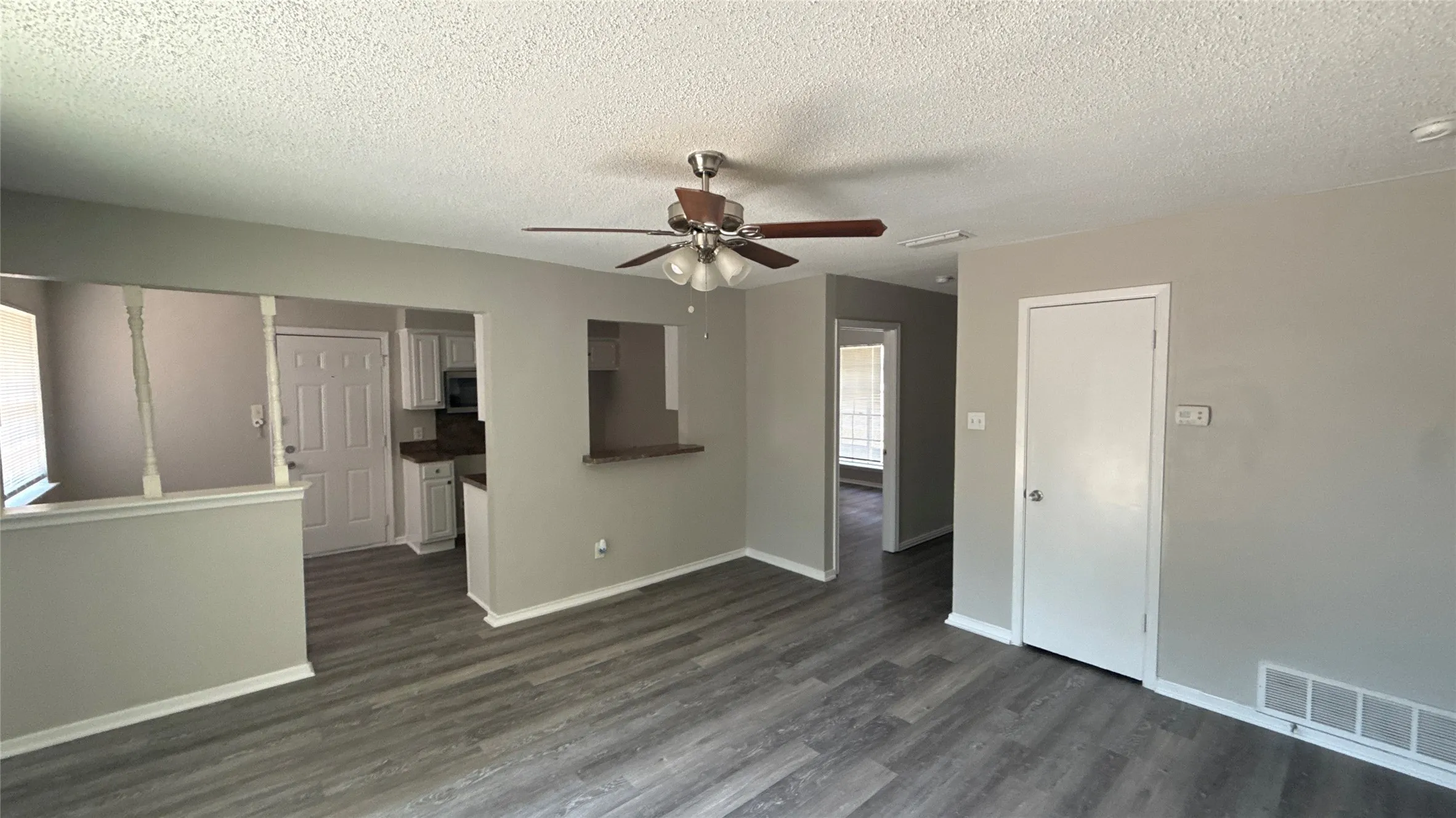 Single Family Residence For Rent in Dallas County , 3244 Little River Drive, Dallas, Texas 75241, 3 Bedroom, 2 Bathroom, 1 Garage spaces, 1,382 Sqft, built in 1972, mls#21365347, Real Estate Agent in Dallas, Homes For Rent in Dallas county, Homes For Rent in Dallas, Realtor in Dallas Texas, Real Estate Brokerage Independent Realty Texas, Luminita Cordes Realtor