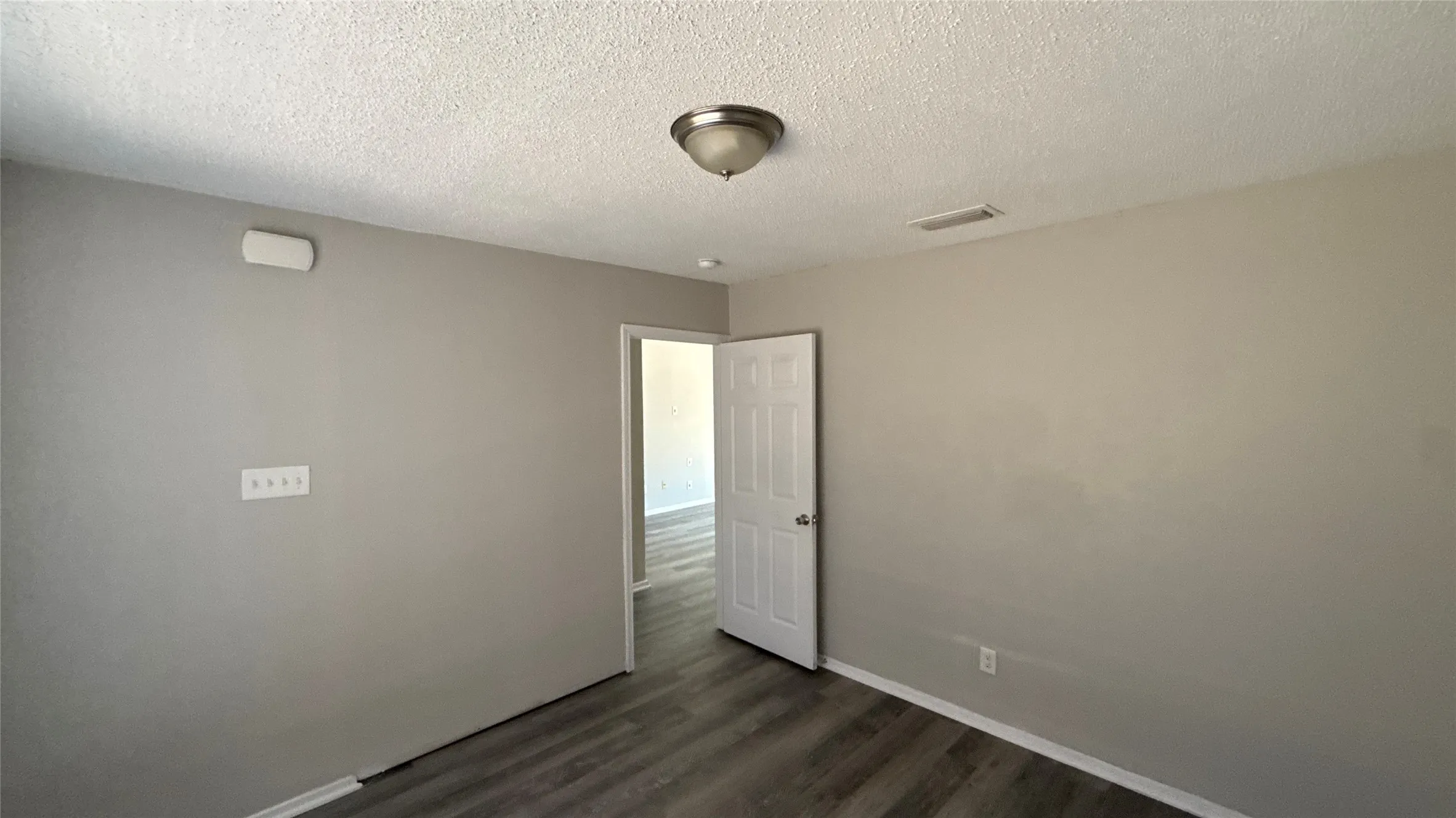 Single Family Residence For Rent in Dallas County , 3244 Little River Drive, Dallas, Texas 75241, 3 Bedroom, 2 Bathroom, 1 Garage spaces, 1,382 Sqft, built in 1972, mls#21365347, Real Estate Agent in Dallas, Homes For Rent in Dallas county, Homes For Rent in Dallas, Realtor in Dallas Texas, Real Estate Brokerage Independent Realty Texas, Luminita Cordes Realtor