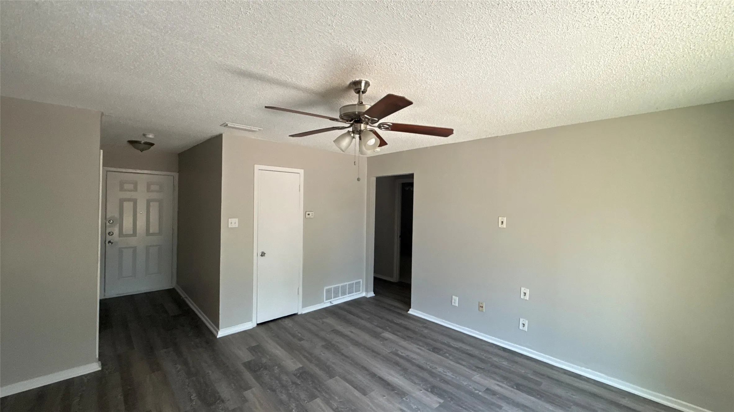 Single Family Residence For Rent in Dallas County , 3244 Little River Drive, Dallas, Texas 75241, 3 Bedroom, 2 Bathroom, 1 Garage spaces, 1,382 Sqft, built in 1972, mls#21365347, Real Estate Agent in Dallas, Homes For Rent in Dallas county, Homes For Rent in Dallas, Realtor in Dallas Texas, Real Estate Brokerage Independent Realty Texas, Luminita Cordes Realtor