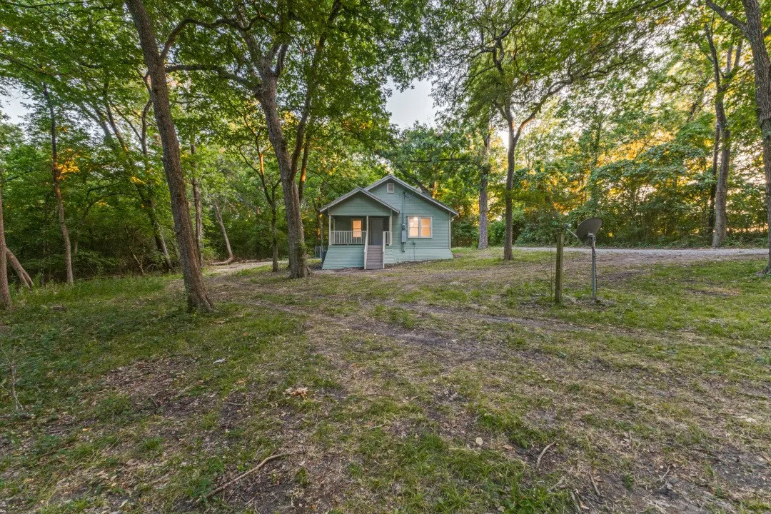 Single Family Residence For Sale in Collin County , 2990 County Road 568, Farmersville, Texas 75442, 2 Bedroom, 1 Bathroom, Garage spaces, 1,344 Sqft, built in 1950, mls#21352008, Real Estate Agent in Farmersville, Homes For Sale in Collin county, Homes For Sale in Farmersville, Realtor in Farmersville Texas, Real Estate Brokerage Independent Realty Texas, Luminita Cordes Realtor
