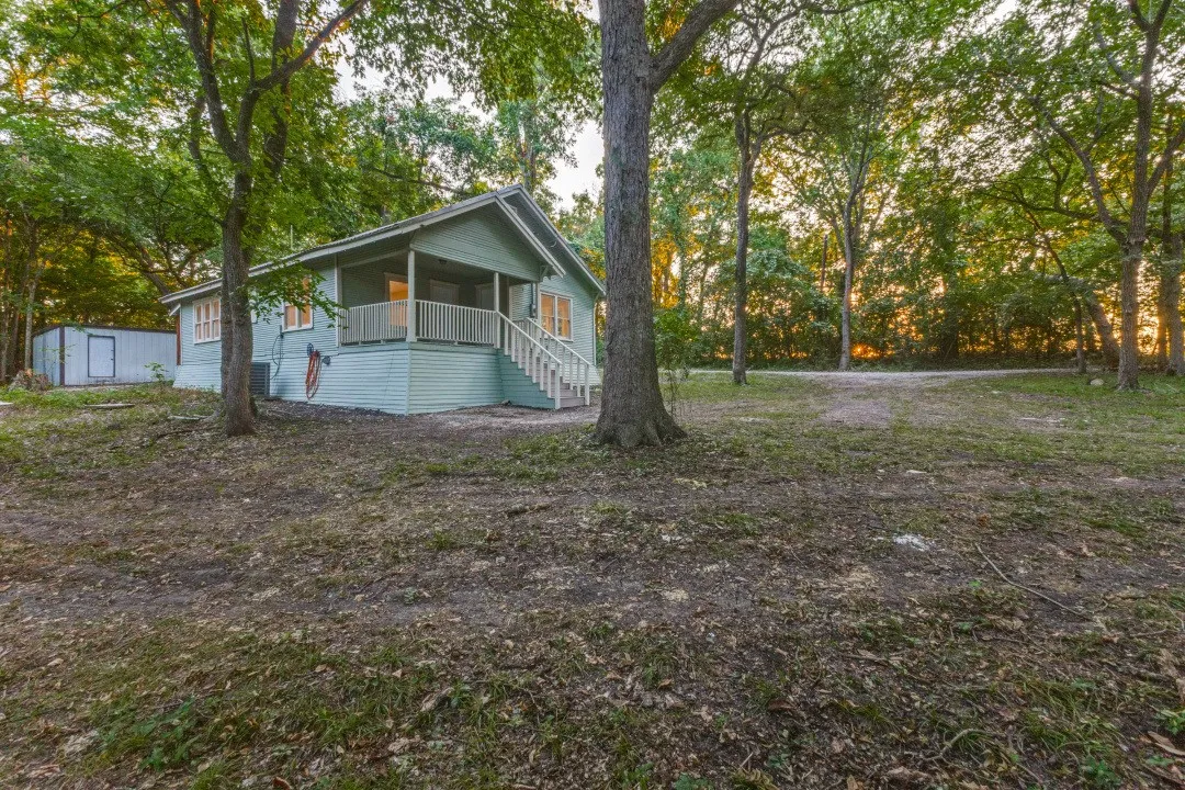 Single Family Residence For Sale in Collin County , 2990 County Road 568, Farmersville, Texas 75442, 2 Bedroom, 1 Bathroom, Garage spaces, 1,344 Sqft, built in 1950, mls#21352008, Real Estate Agent in Farmersville, Homes For Sale in Collin county, Homes For Sale in Farmersville, Realtor in Farmersville Texas, Real Estate Brokerage Independent Realty Texas, Luminita Cordes Realtor