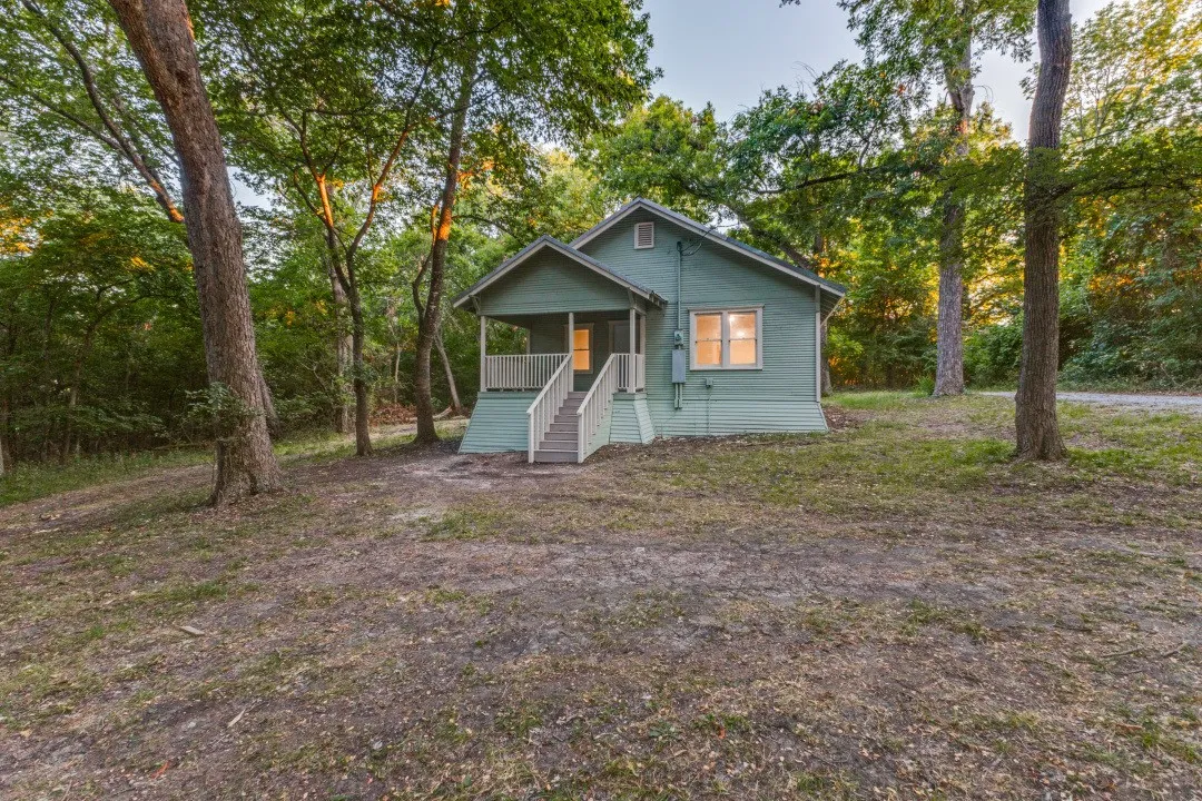 Single Family Residence For Sale in Collin County , 2990 County Road 568, Farmersville, Texas 75442, 2 Bedroom, 1 Bathroom, Garage spaces, 1,344 Sqft, built in 1950, mls#21352008, Real Estate Agent in Farmersville, Homes For Sale in Collin county, Homes For Sale in Farmersville, Realtor in Farmersville Texas, Real Estate Brokerage Independent Realty Texas, Luminita Cordes Realtor