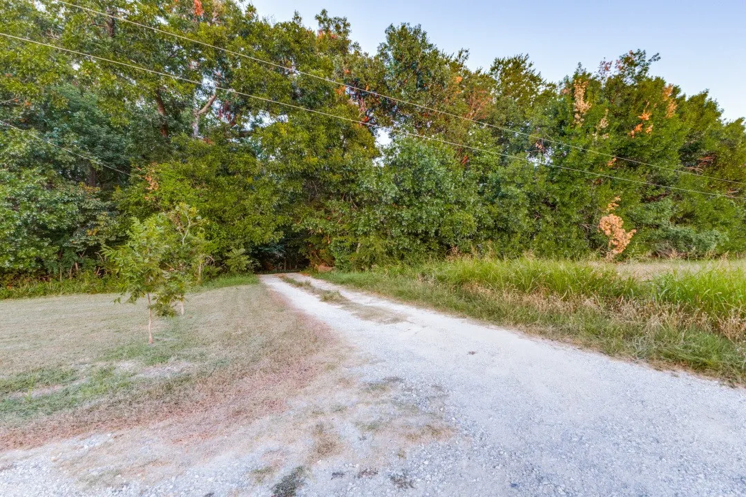 Single Family Residence For Sale in Collin County , 2990 County Road 568, Farmersville, Texas 75442, 2 Bedroom, 1 Bathroom, Garage spaces, 1,344 Sqft, built in 1950, mls#21352008, Real Estate Agent in Farmersville, Homes For Sale in Collin county, Homes For Sale in Farmersville, Realtor in Farmersville Texas, Real Estate Brokerage Independent Realty Texas, Luminita Cordes Realtor