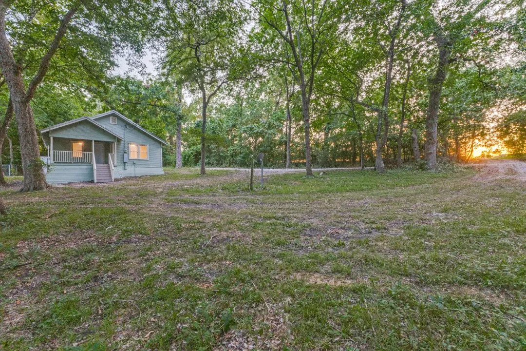 Single Family Residence For Sale in Collin County , 2990 County Road 568, Farmersville, Texas 75442, 2 Bedroom, 1 Bathroom, Garage spaces, 1,344 Sqft, built in 1950, mls#21352008, Real Estate Agent in Farmersville, Homes For Sale in Collin county, Homes For Sale in Farmersville, Realtor in Farmersville Texas, Real Estate Brokerage Independent Realty Texas, Luminita Cordes Realtor