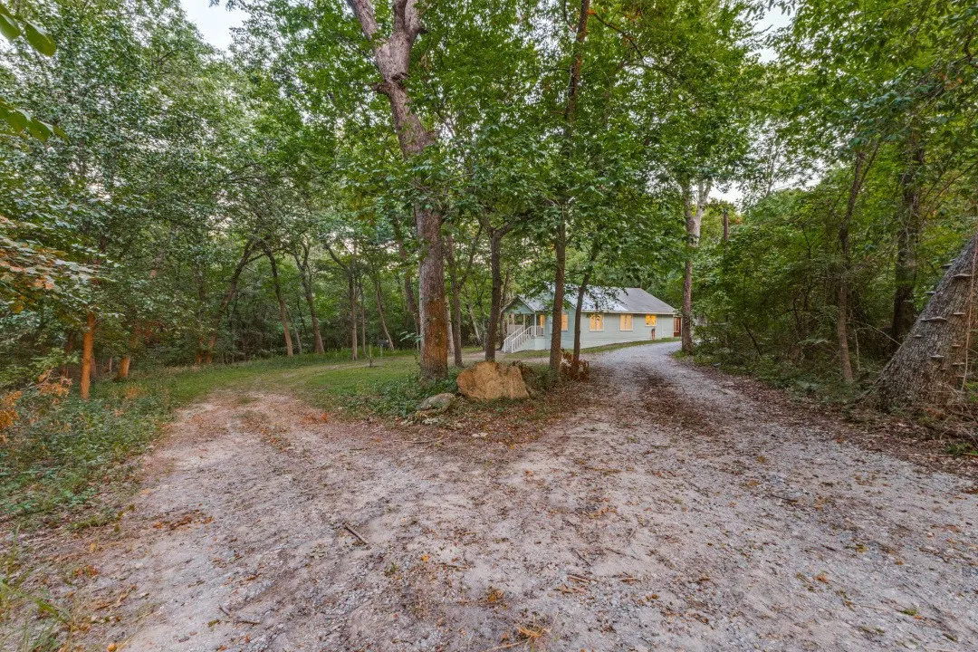 Single Family Residence For Sale in Collin County , 2990 County Road 568, Farmersville, Texas 75442, 2 Bedroom, 1 Bathroom, Garage spaces, 1,344 Sqft, built in 1950, mls#21352008, Real Estate Agent in Farmersville, Homes For Sale in Collin county, Homes For Sale in Farmersville, Realtor in Farmersville Texas, Real Estate Brokerage Independent Realty Texas, Luminita Cordes Realtor