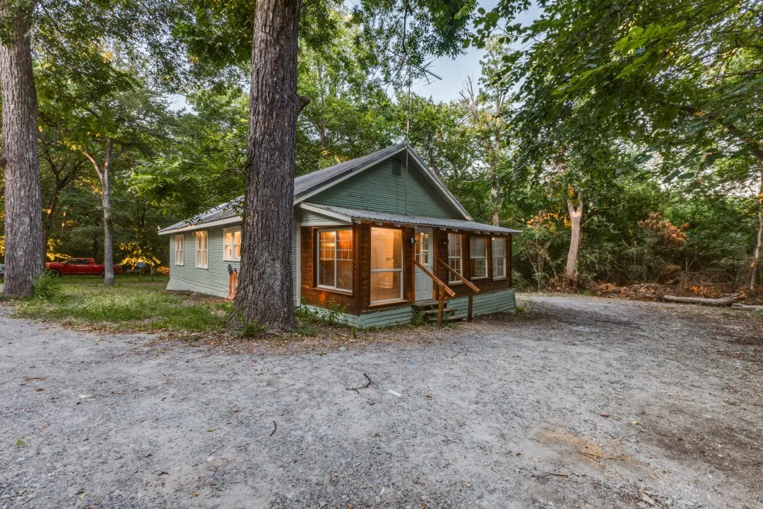 Single Family Residence For Sale in Collin County , 2990 County Road 568, Farmersville, Texas 75442, 2 Bedroom, 1 Bathroom, Garage spaces, 1,344 Sqft, built in 1950, mls#21352008, Real Estate Agent in Farmersville, Homes For Sale in Collin county, Homes For Sale in Farmersville, Realtor in Farmersville Texas, Real Estate Brokerage Independent Realty Texas, Luminita Cordes Realtor