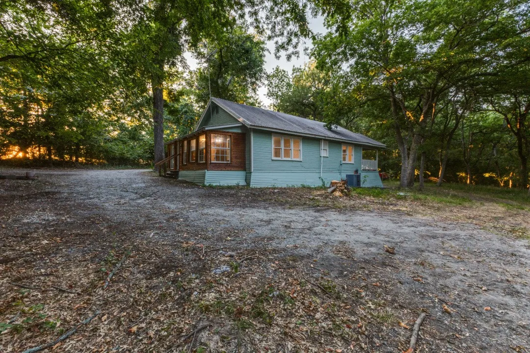 Single Family Residence For Sale in Collin County , 2990 County Road 568, Farmersville, Texas 75442, 2 Bedroom, 1 Bathroom, Garage spaces, 1,344 Sqft, built in 1950, mls#21352008, Real Estate Agent in Farmersville, Homes For Sale in Collin county, Homes For Sale in Farmersville, Realtor in Farmersville Texas, Real Estate Brokerage Independent Realty Texas, Luminita Cordes Realtor