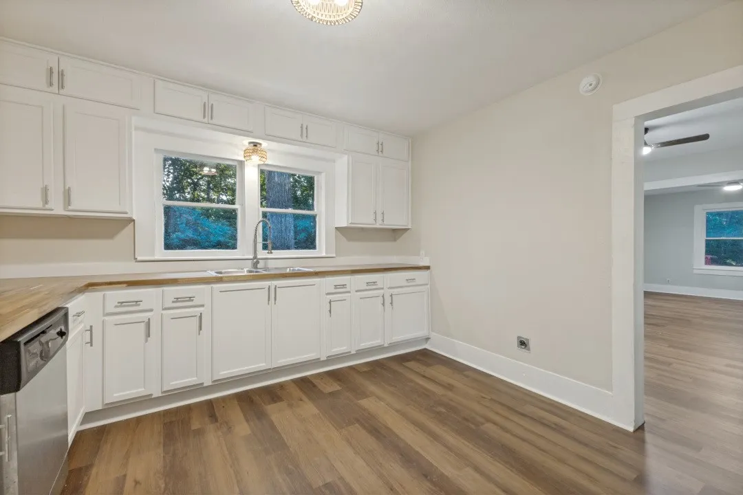 Single Family Residence For Sale in Collin County , 2990 County Road 568, Farmersville, Texas 75442, 2 Bedroom, 1 Bathroom, Garage spaces, 1,344 Sqft, built in 1950, mls#21352008, Real Estate Agent in Farmersville, Homes For Sale in Collin county, Homes For Sale in Farmersville, Realtor in Farmersville Texas, Real Estate Brokerage Independent Realty Texas, Luminita Cordes Realtor