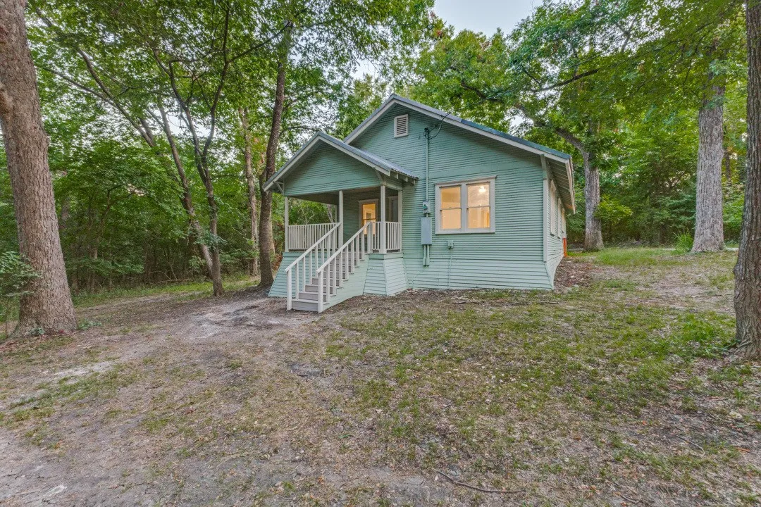 Single Family Residence For Sale in Collin County , 2990 County Road 568, Farmersville, Texas 75442, 2 Bedroom, 1 Bathroom, Garage spaces, 1,344 Sqft, built in 1950, mls#21352008, Real Estate Agent in Farmersville, Homes For Sale in Collin county, Homes For Sale in Farmersville, Realtor in Farmersville Texas, Real Estate Brokerage Independent Realty Texas, Luminita Cordes Realtor