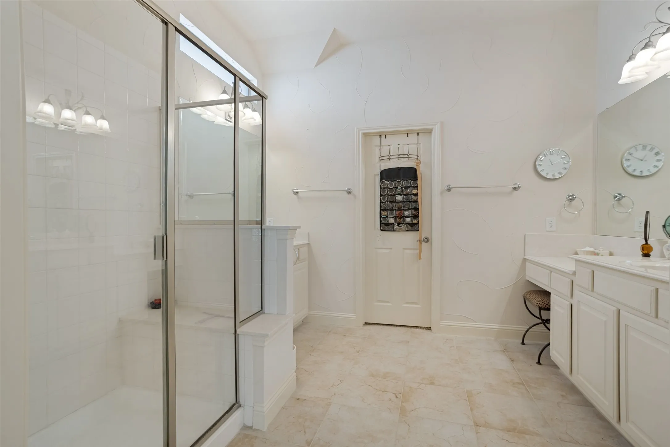 Resort style master bath!