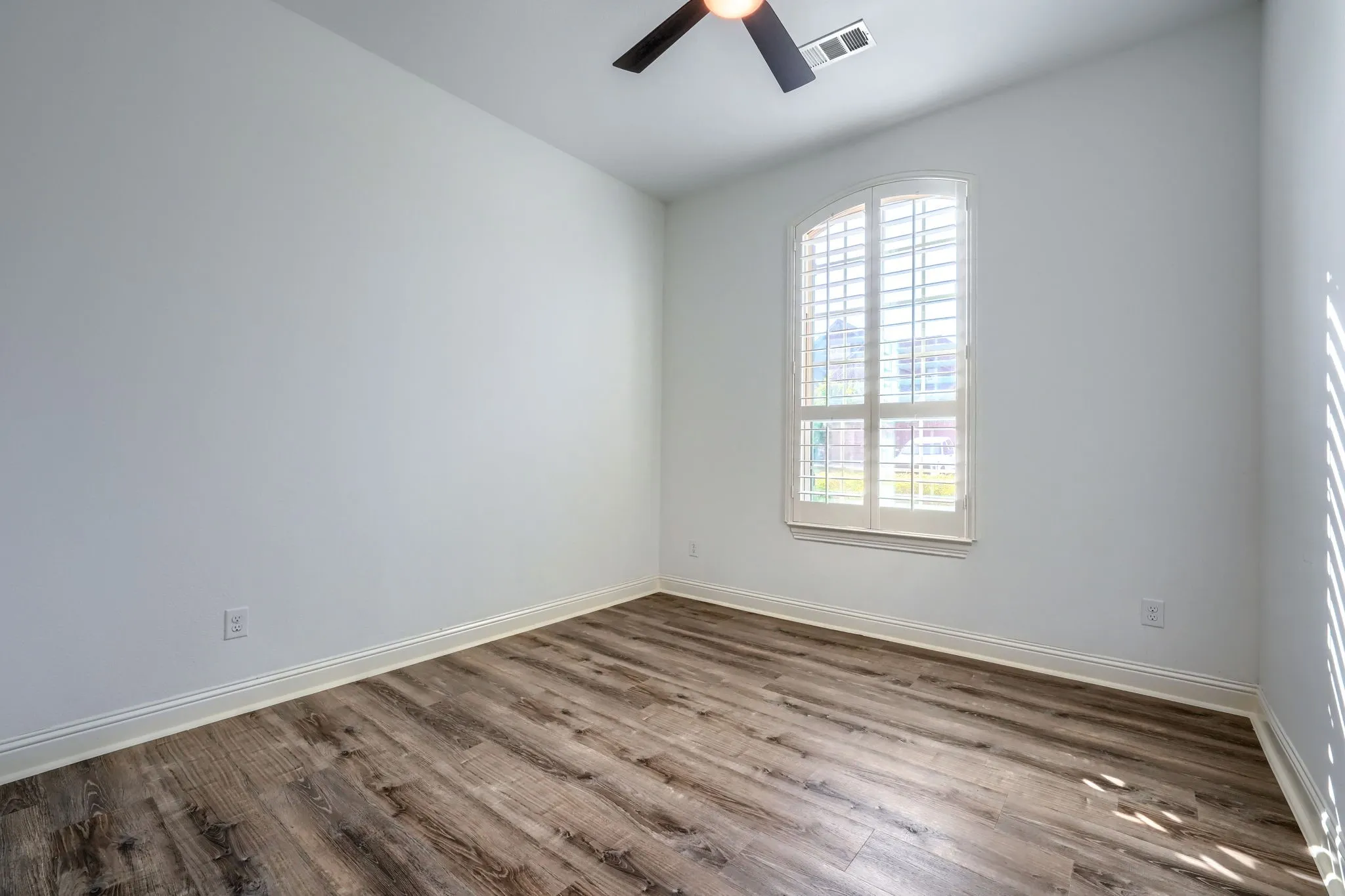 Single Family Residence For Rent in Rockwall County , 1164 Lucca Drive, Mclendon Chisholm, Texas 75032, 4 Bedroom, 4 Bathroom, 4 Garage spaces, 2,997 Sqft, built in 2018, mls#21360470, Real Estate Agent in Mclendon Chisholm, Homes For Rent in Rockwall county, Homes For Rent in Mclendon Chisholm, Realtor in Mclendon Chisholm Texas, Real Estate Brokerage Independent Realty Texas, Luminita Cordes Realtor