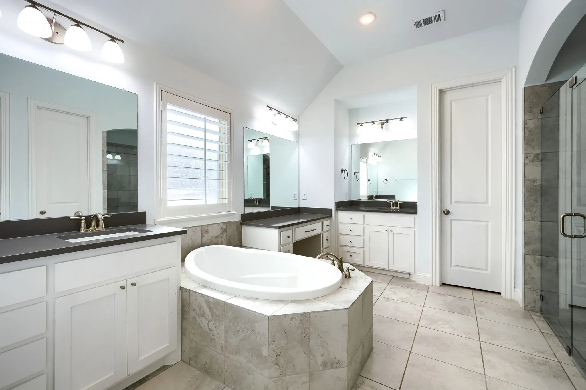 Single Family Residence For Rent in Rockwall County , 1164 Lucca Drive, Mclendon Chisholm, Texas 75032, 4 Bedroom, 4 Bathroom, 4 Garage spaces, 2,997 Sqft, built in 2018, mls#21360470, Real Estate Agent in Mclendon Chisholm, Homes For Rent in Rockwall county, Homes For Rent in Mclendon Chisholm, Realtor in Mclendon Chisholm Texas, Real Estate Brokerage Independent Realty Texas, Luminita Cordes Realtor