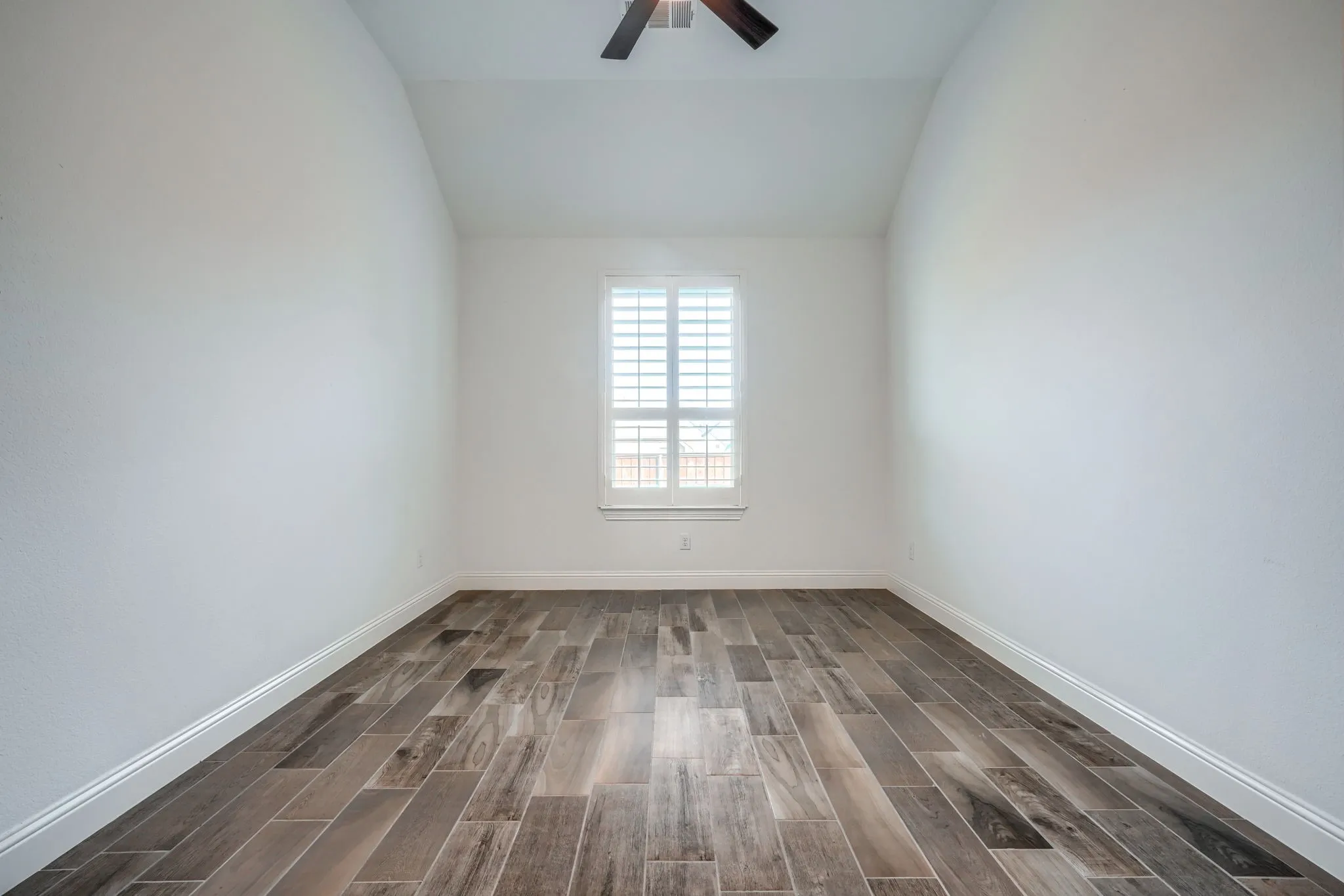 Single Family Residence For Rent in Rockwall County , 1164 Lucca Drive, Mclendon Chisholm, Texas 75032, 4 Bedroom, 4 Bathroom, 4 Garage spaces, 2,997 Sqft, built in 2018, mls#21360470, Real Estate Agent in Mclendon Chisholm, Homes For Rent in Rockwall county, Homes For Rent in Mclendon Chisholm, Realtor in Mclendon Chisholm Texas, Real Estate Brokerage Independent Realty Texas, Luminita Cordes Realtor
