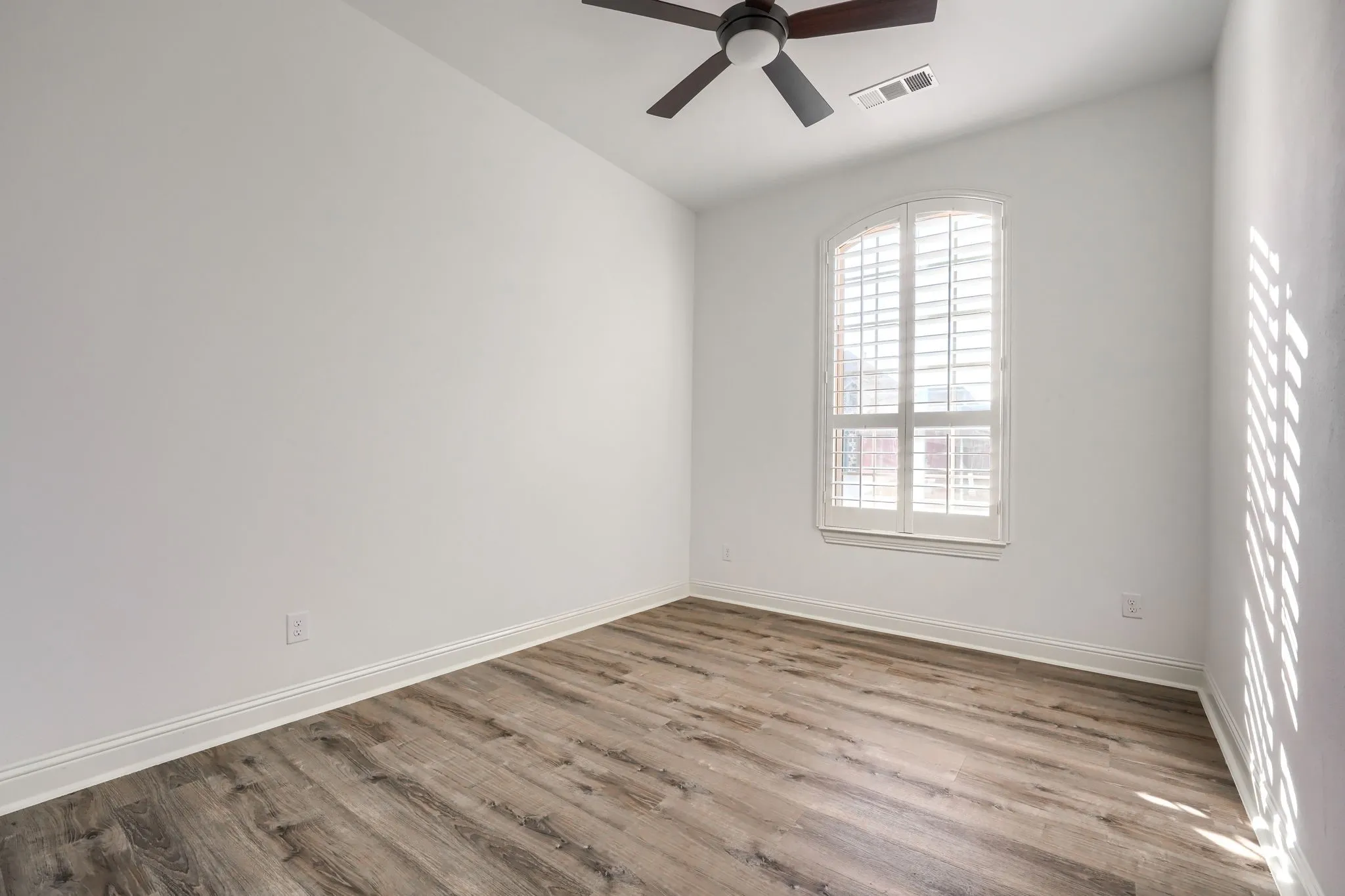 Single Family Residence For Rent in Rockwall County , 1164 Lucca Drive, Mclendon Chisholm, Texas 75032, 4 Bedroom, 4 Bathroom, 4 Garage spaces, 2,997 Sqft, built in 2018, mls#21360470, Real Estate Agent in Mclendon Chisholm, Homes For Rent in Rockwall county, Homes For Rent in Mclendon Chisholm, Realtor in Mclendon Chisholm Texas, Real Estate Brokerage Independent Realty Texas, Luminita Cordes Realtor