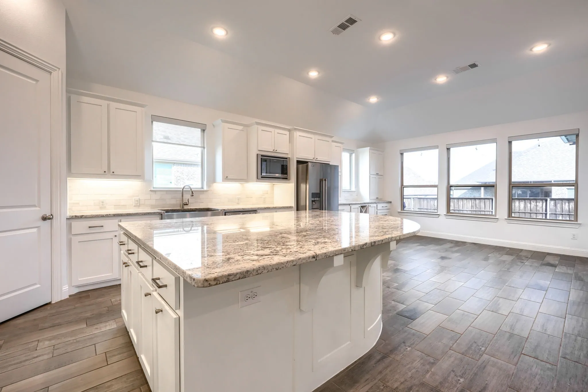 Single Family Residence For Rent in Rockwall County , 1164 Lucca Drive, Mclendon Chisholm, Texas 75032, 4 Bedroom, 4 Bathroom, 4 Garage spaces, 2,997 Sqft, built in 2018, mls#21360470, Real Estate Agent in Mclendon Chisholm, Homes For Rent in Rockwall county, Homes For Rent in Mclendon Chisholm, Realtor in Mclendon Chisholm Texas, Real Estate Brokerage Independent Realty Texas, Luminita Cordes Realtor