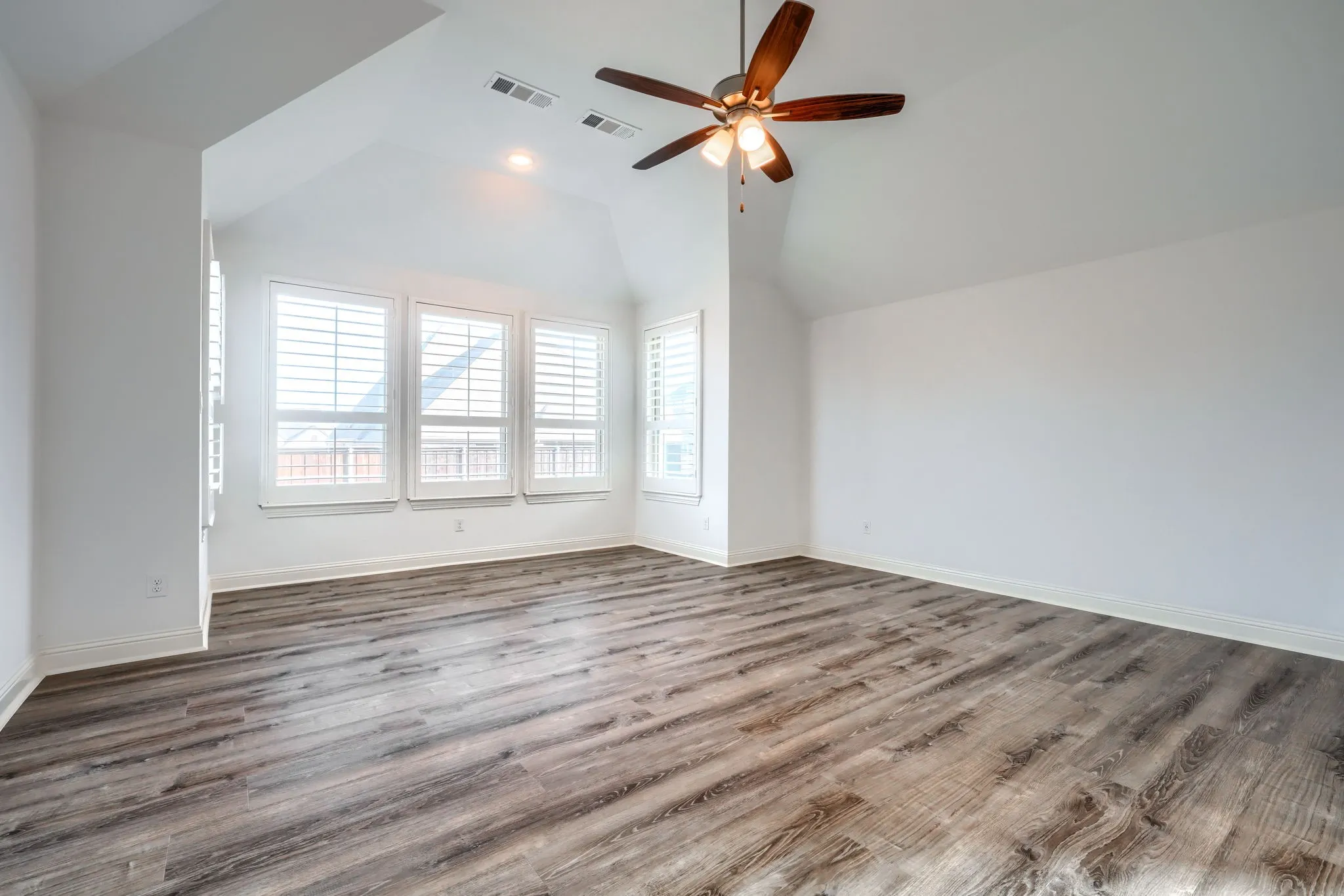 Single Family Residence For Rent in Rockwall County , 1164 Lucca Drive, Mclendon Chisholm, Texas 75032, 4 Bedroom, 4 Bathroom, 4 Garage spaces, 2,997 Sqft, built in 2018, mls#21360470, Real Estate Agent in Mclendon Chisholm, Homes For Rent in Rockwall county, Homes For Rent in Mclendon Chisholm, Realtor in Mclendon Chisholm Texas, Real Estate Brokerage Independent Realty Texas, Luminita Cordes Realtor