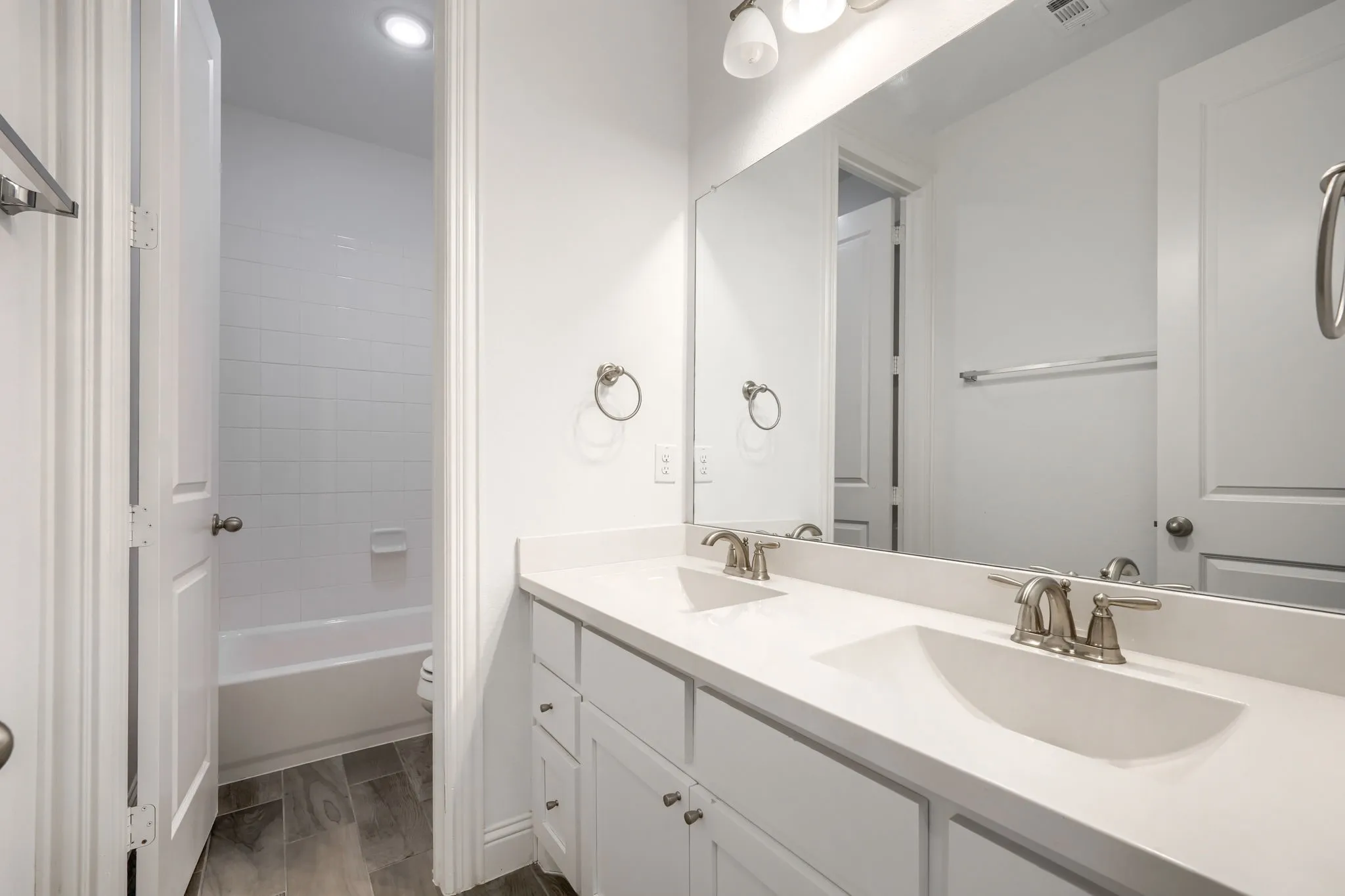 Single Family Residence For Rent in Rockwall County , 1164 Lucca Drive, Mclendon Chisholm, Texas 75032, 4 Bedroom, 4 Bathroom, 4 Garage spaces, 2,997 Sqft, built in 2018, mls#21360470, Real Estate Agent in Mclendon Chisholm, Homes For Rent in Rockwall county, Homes For Rent in Mclendon Chisholm, Realtor in Mclendon Chisholm Texas, Real Estate Brokerage Independent Realty Texas, Luminita Cordes Realtor