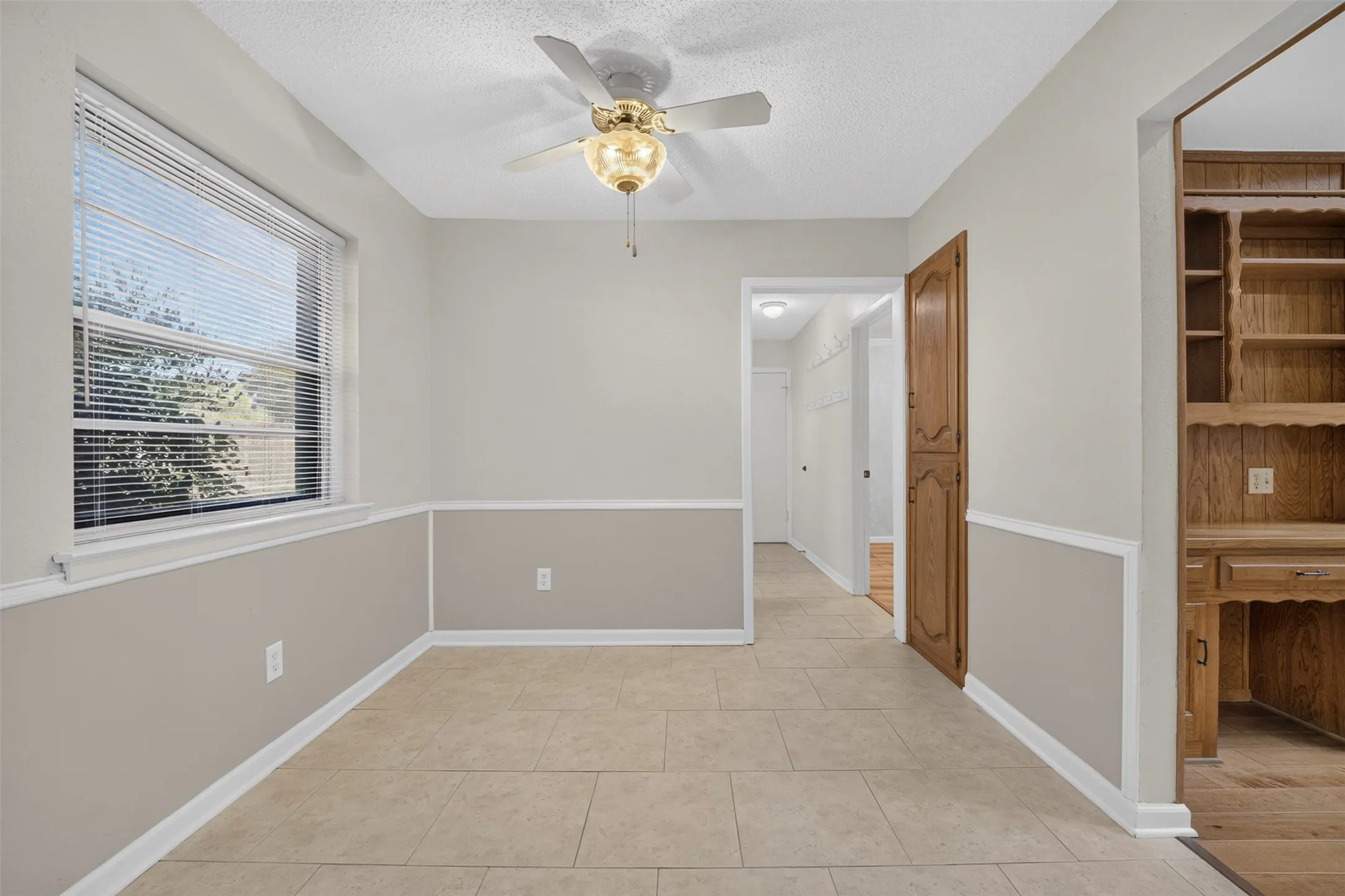 Single Family Residence For Rent in Dallas County , 11125 Cactus Lane, Dallas, Texas 75238, 4 Bedroom, 3 Bathroom, 2 Garage spaces, 1,833 Sqft, built in 1972, mls#21360466, Real Estate Agent in Dallas, Homes For Rent in Dallas county, Homes For Rent in Dallas, Realtor in Dallas Texas, Real Estate Brokerage Independent Realty Texas, Luminita Cordes Realtor
