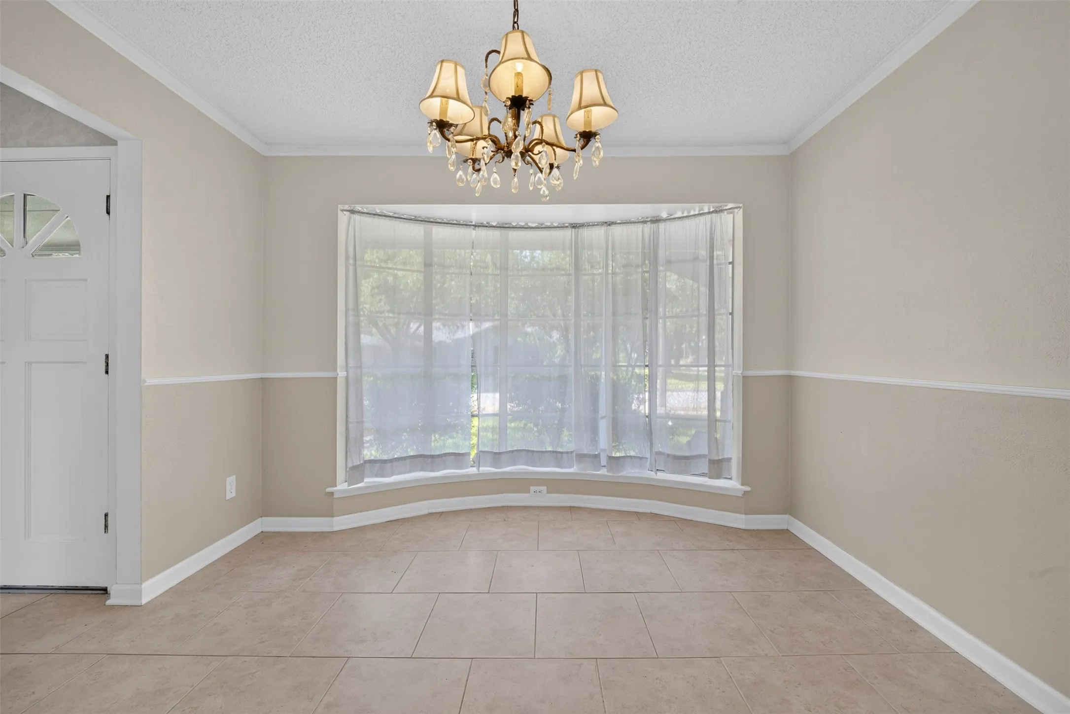 Single Family Residence For Rent in Dallas County , 11125 Cactus Lane, Dallas, Texas 75238, 4 Bedroom, 3 Bathroom, 2 Garage spaces, 1,833 Sqft, built in 1972, mls#21360466, Real Estate Agent in Dallas, Homes For Rent in Dallas county, Homes For Rent in Dallas, Realtor in Dallas Texas, Real Estate Brokerage Independent Realty Texas, Luminita Cordes Realtor