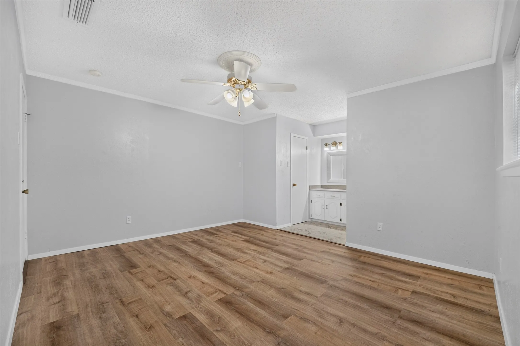 Single Family Residence For Rent in Dallas County , 11125 Cactus Lane, Dallas, Texas 75238, 4 Bedroom, 3 Bathroom, 2 Garage spaces, 1,833 Sqft, built in 1972, mls#21360466, Real Estate Agent in Dallas, Homes For Rent in Dallas county, Homes For Rent in Dallas, Realtor in Dallas Texas, Real Estate Brokerage Independent Realty Texas, Luminita Cordes Realtor