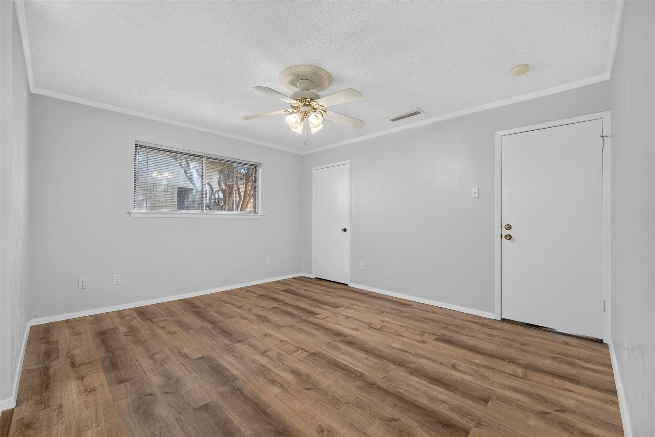 Single Family Residence For Rent in Dallas County , 11125 Cactus Lane, Dallas, Texas 75238, 4 Bedroom, 3 Bathroom, 2 Garage spaces, 1,833 Sqft, built in 1972, mls#21360466, Real Estate Agent in Dallas, Homes For Rent in Dallas county, Homes For Rent in Dallas, Realtor in Dallas Texas, Real Estate Brokerage Independent Realty Texas, Luminita Cordes Realtor