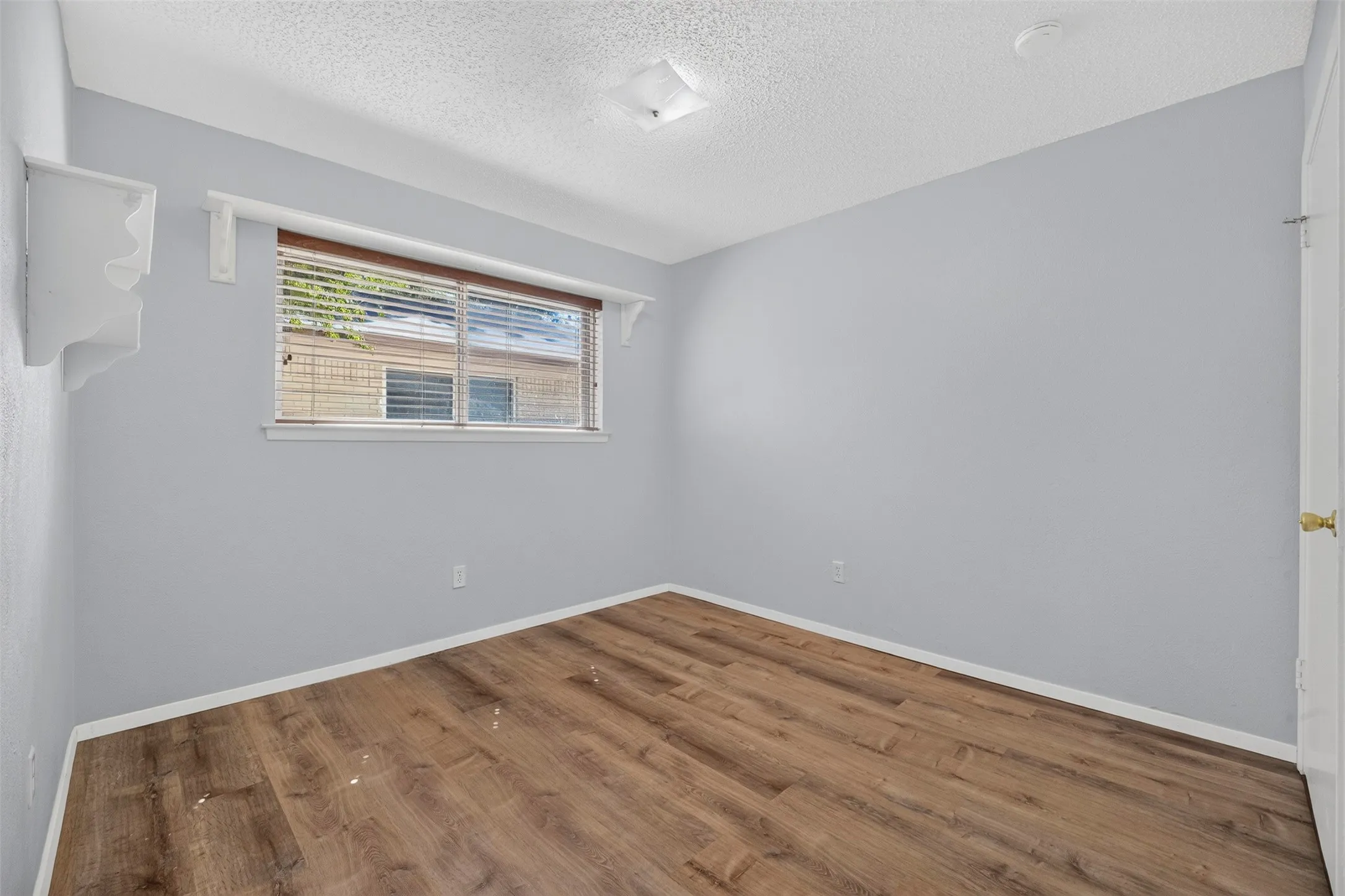 Single Family Residence For Rent in Dallas County , 11125 Cactus Lane, Dallas, Texas 75238, 4 Bedroom, 3 Bathroom, 2 Garage spaces, 1,833 Sqft, built in 1972, mls#21360466, Real Estate Agent in Dallas, Homes For Rent in Dallas county, Homes For Rent in Dallas, Realtor in Dallas Texas, Real Estate Brokerage Independent Realty Texas, Luminita Cordes Realtor