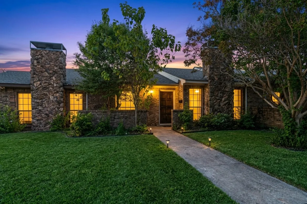 Townhouse For Sale in Dallas County , 1513 Cherrycrest Street, Dallas, Texas 75228, 2 Bedroom, 2 Bathroom, 2 Garage spaces, 1,268 Sqft, built in 1979, mls#21364971, Real Estate Agent in Dallas, Homes For Sale in Dallas county, Homes For Sale in Dallas, Realtor in Dallas Texas, Real Estate Brokerage Independent Realty Texas, Luminita Cordes Realtor