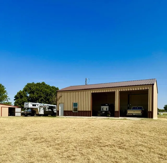 Single Family Residence For Sale in Wise County , 1108 County Road 4360, Decatur, Texas 76234, 4 Bedroom, 4 Bathroom, 3 Garage spaces, 2,222 Sqft, built in 2004, mls#21365360, Real Estate Agent in Decatur, Homes For Sale in Wise county, Homes For Sale in Decatur, Realtor in Decatur Texas, Real Estate Brokerage Independent Realty Texas, Luminita Cordes Realtor