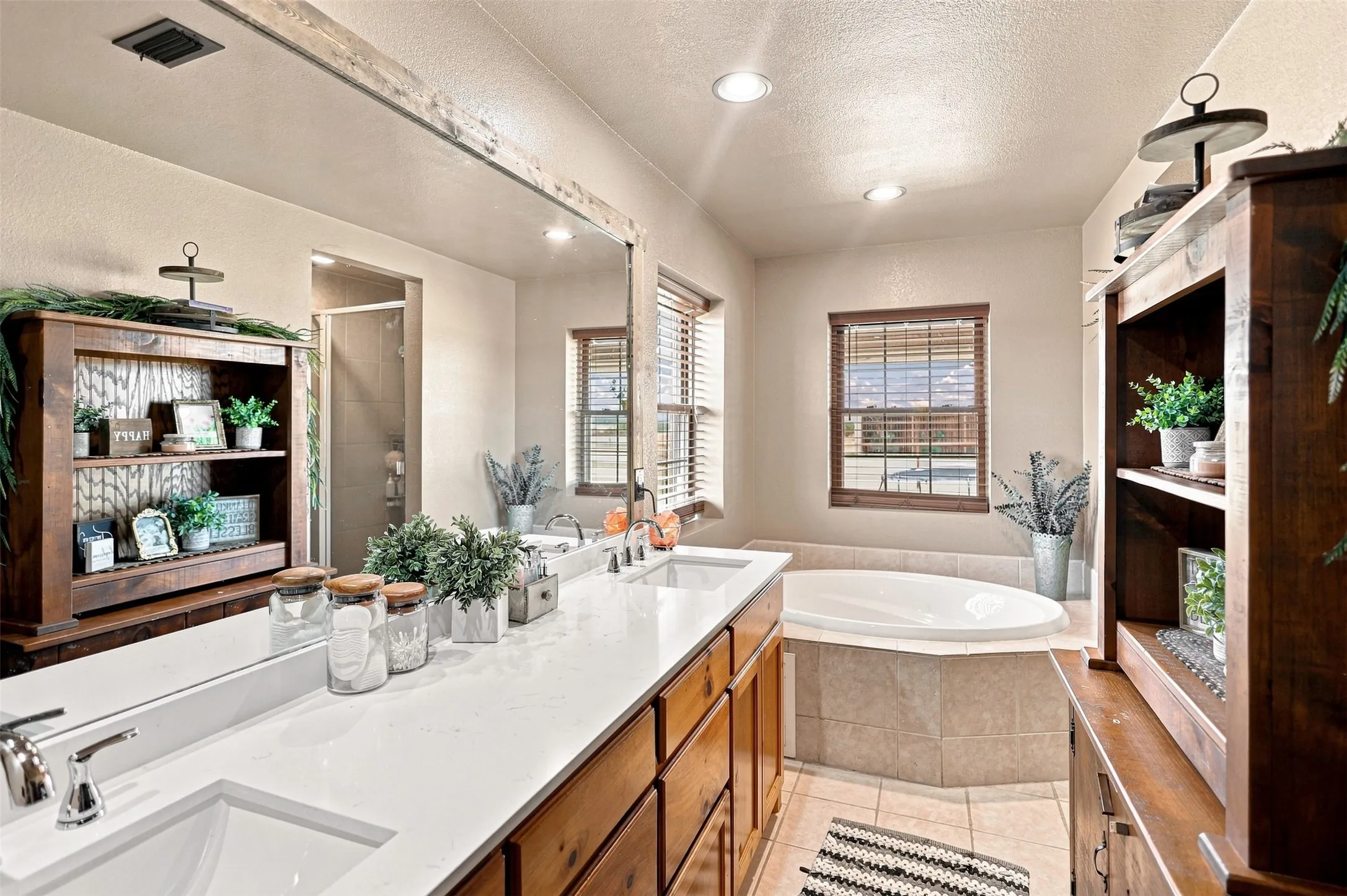 Single Family Residence For Sale in Wise County , 1108 County Road 4360, Decatur, Texas 76234, 4 Bedroom, 4 Bathroom, 3 Garage spaces, 2,222 Sqft, built in 2004, mls#21365360, Real Estate Agent in Decatur, Homes For Sale in Wise county, Homes For Sale in Decatur, Realtor in Decatur Texas, Real Estate Brokerage Independent Realty Texas, Luminita Cordes Realtor