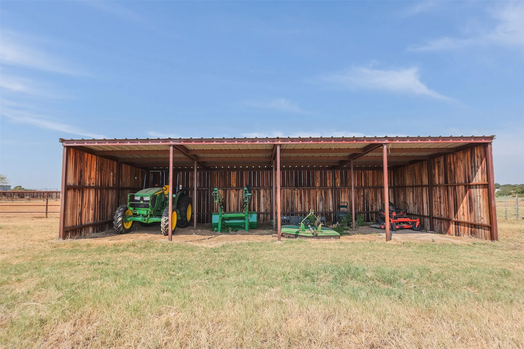 Single Family Residence For Sale in Wise County , 1108 County Road 4360, Decatur, Texas 76234, 4 Bedroom, 4 Bathroom, 3 Garage spaces, 2,222 Sqft, built in 2004, mls#21365360, Real Estate Agent in Decatur, Homes For Sale in Wise county, Homes For Sale in Decatur, Realtor in Decatur Texas, Real Estate Brokerage Independent Realty Texas, Luminita Cordes Realtor