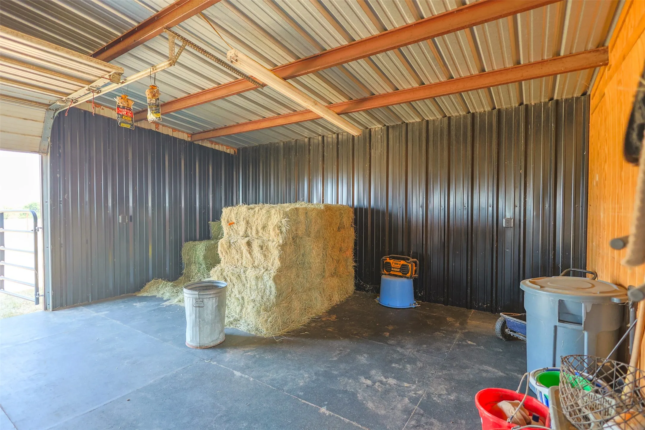 Single Family Residence For Sale in Wise County , 1108 County Road 4360, Decatur, Texas 76234, 4 Bedroom, 4 Bathroom, 3 Garage spaces, 2,222 Sqft, built in 2004, mls#21365360, Real Estate Agent in Decatur, Homes For Sale in Wise county, Homes For Sale in Decatur, Realtor in Decatur Texas, Real Estate Brokerage Independent Realty Texas, Luminita Cordes Realtor