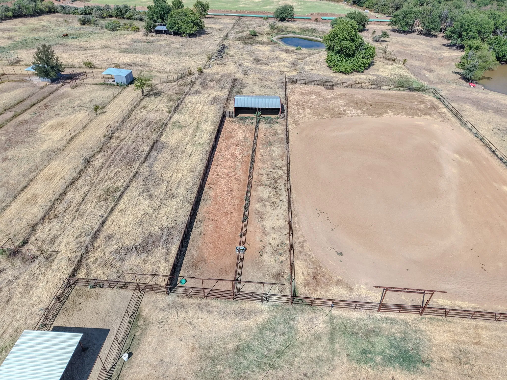 Overview arena and paddocks