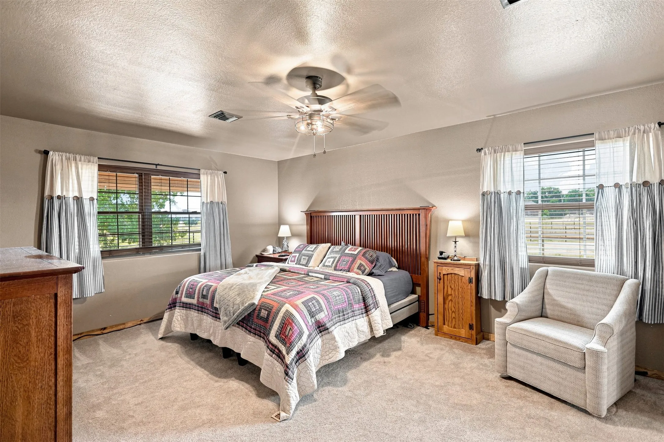 Single Family Residence For Sale in Wise County , 1108 County Road 4360, Decatur, Texas 76234, 4 Bedroom, 4 Bathroom, 3 Garage spaces, 2,222 Sqft, built in 2004, mls#21365360, Real Estate Agent in Decatur, Homes For Sale in Wise county, Homes For Sale in Decatur, Realtor in Decatur Texas, Real Estate Brokerage Independent Realty Texas, Luminita Cordes Realtor