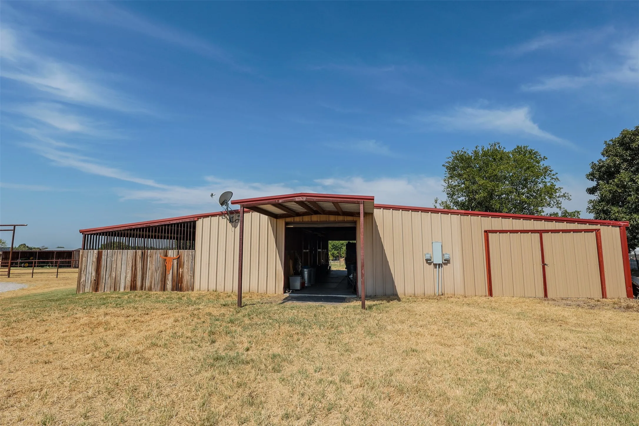 Single Family Residence For Sale in Wise County , 1108 County Road 4360, Decatur, Texas 76234, 4 Bedroom, 4 Bathroom, 3 Garage spaces, 2,222 Sqft, built in 2004, mls#21365360, Real Estate Agent in Decatur, Homes For Sale in Wise county, Homes For Sale in Decatur, Realtor in Decatur Texas, Real Estate Brokerage Independent Realty Texas, Luminita Cordes Realtor