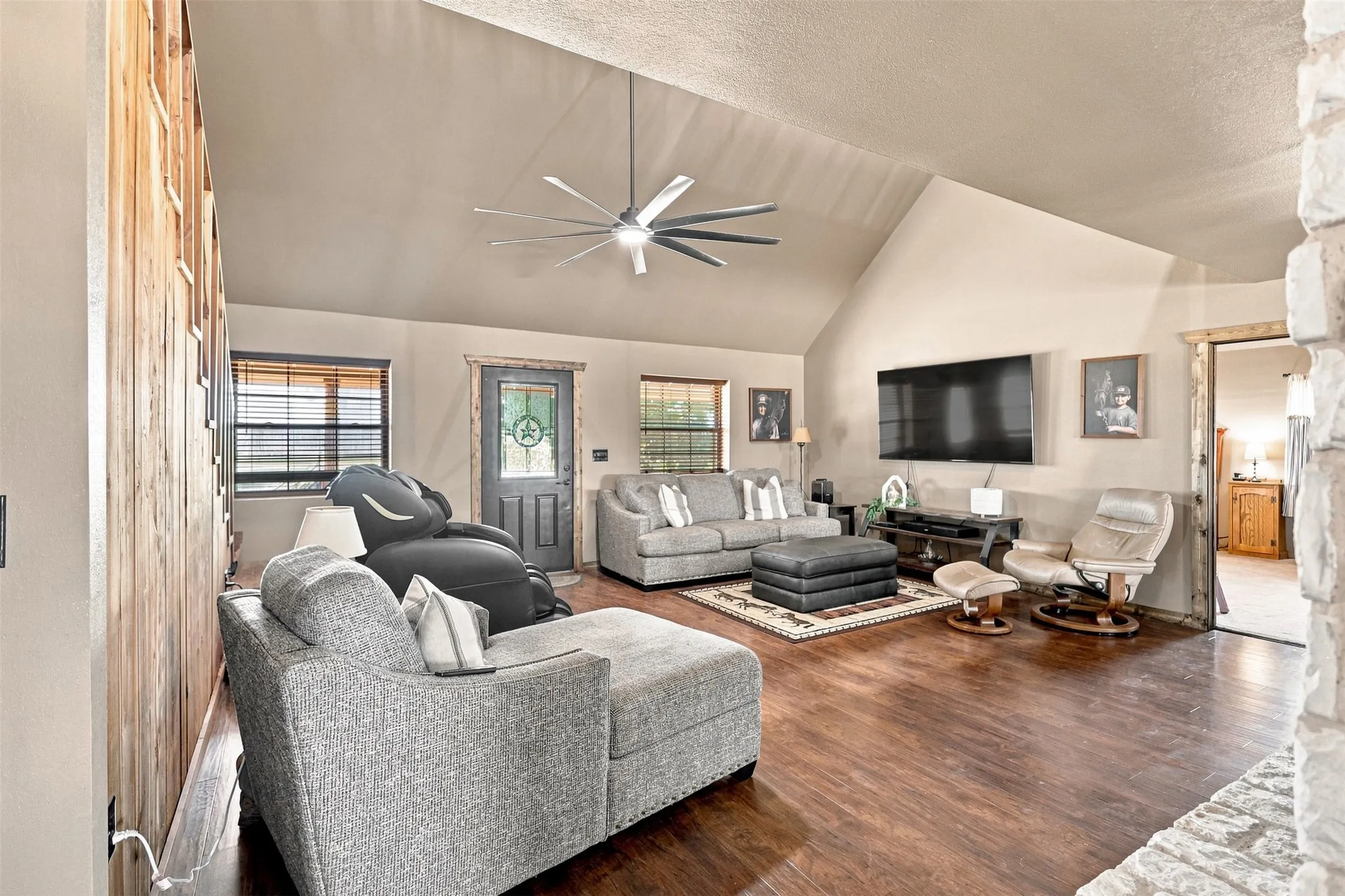 Single Family Residence For Sale in Wise County , 1108 County Road 4360, Decatur, Texas 76234, 4 Bedroom, 4 Bathroom, 3 Garage spaces, 2,222 Sqft, built in 2004, mls#21365360, Real Estate Agent in Decatur, Homes For Sale in Wise county, Homes For Sale in Decatur, Realtor in Decatur Texas, Real Estate Brokerage Independent Realty Texas, Luminita Cordes Realtor