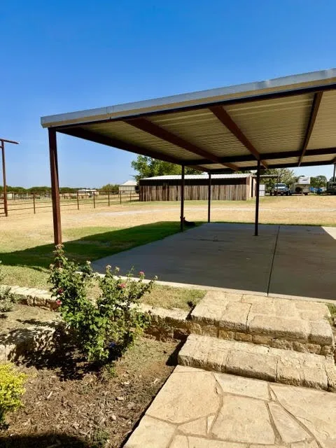 Single Family Residence For Sale in Wise County , 1108 County Road 4360, Decatur, Texas 76234, 4 Bedroom, 4 Bathroom, 3 Garage spaces, 2,222 Sqft, built in 2004, mls#21365360, Real Estate Agent in Decatur, Homes For Sale in Wise county, Homes For Sale in Decatur, Realtor in Decatur Texas, Real Estate Brokerage Independent Realty Texas, Luminita Cordes Realtor
