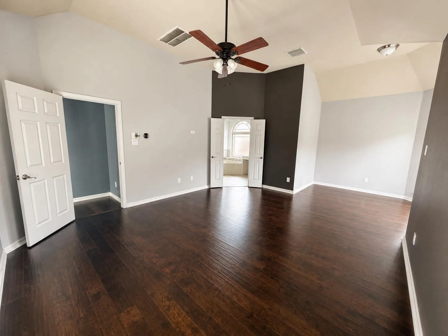Single Family Residence For Sale in Johnson County , 1410 Nighthawk Lane, Mansfield, Texas 76063, 4 Bedroom, 4 Bathroom, 2 Garage spaces, 2,927 Sqft, built in 2017, mls#21365365, Real Estate Agent in Mansfield, Homes For Sale in Johnson county, Homes For Sale in Mansfield, Realtor in Mansfield Texas, Real Estate Brokerage Independent Realty Texas, Luminita Cordes Realtor