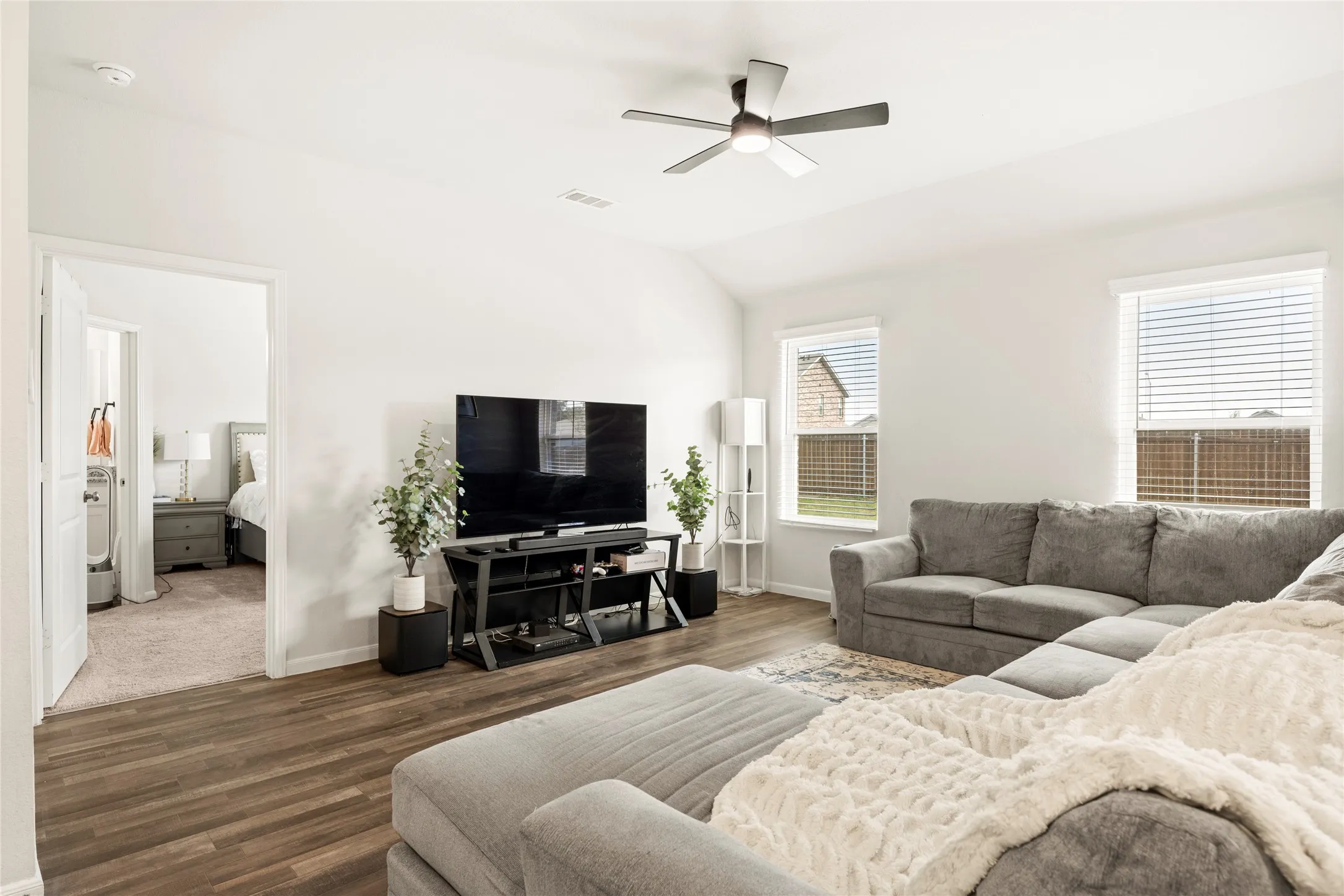 Single Family Residence For Sale in Dallas County , 3640 Chestnut Oak Drive, Dallas, Texas 75253, 4 Bedroom, 2 Bathroom, 2 Garage spaces, 1,620 Sqft, built in 2023, mls#21363117, Real Estate Agent in Dallas, Homes For Sale in Dallas county, Homes For Sale in Dallas, Realtor in Dallas Texas, Real Estate Brokerage Independent Realty Texas, Luminita Cordes Realtor