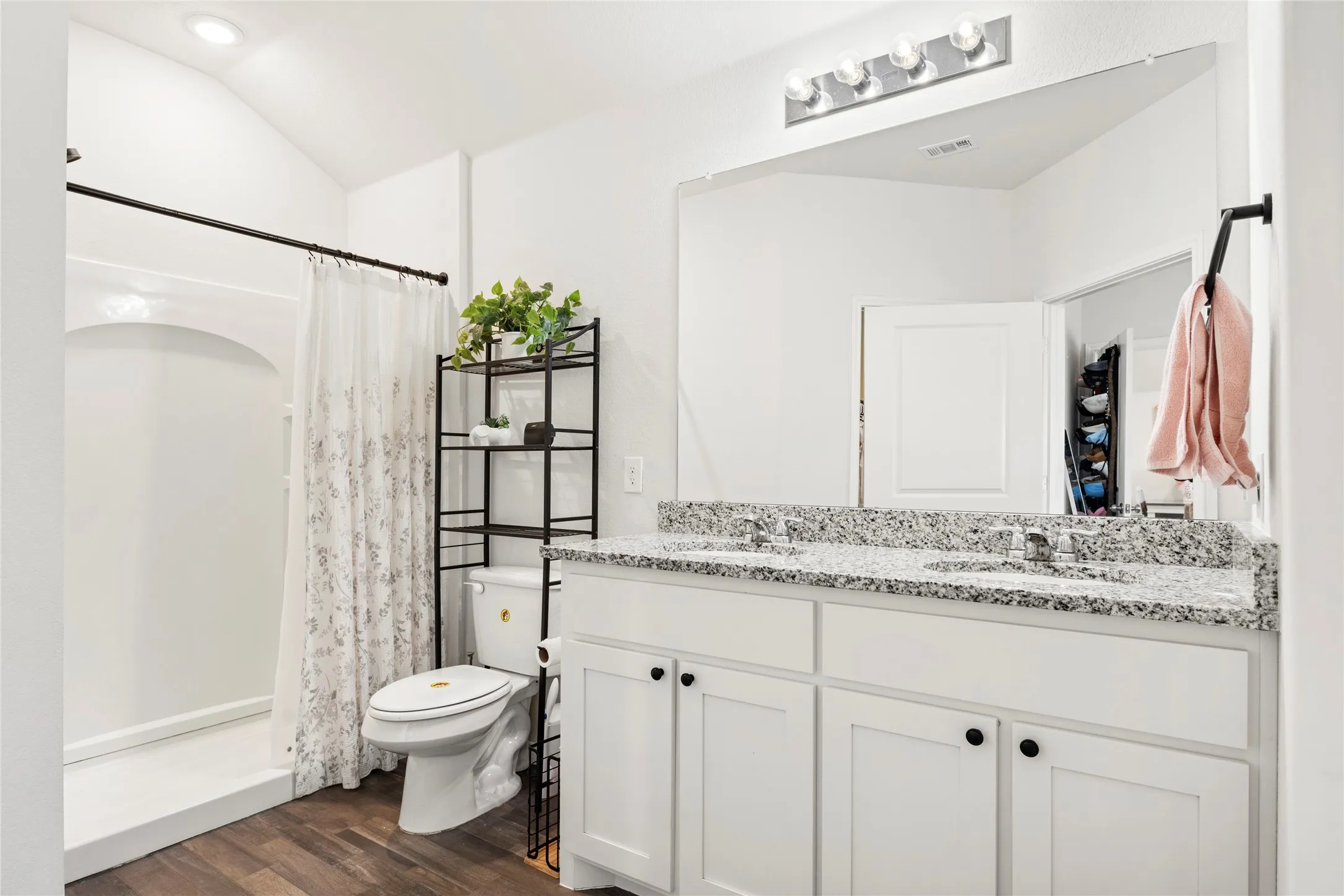 Single Family Residence For Sale in Dallas County , 3640 Chestnut Oak Drive, Dallas, Texas 75253, 4 Bedroom, 2 Bathroom, 2 Garage spaces, 1,620 Sqft, built in 2023, mls#21363117, Real Estate Agent in Dallas, Homes For Sale in Dallas county, Homes For Sale in Dallas, Realtor in Dallas Texas, Real Estate Brokerage Independent Realty Texas, Luminita Cordes Realtor