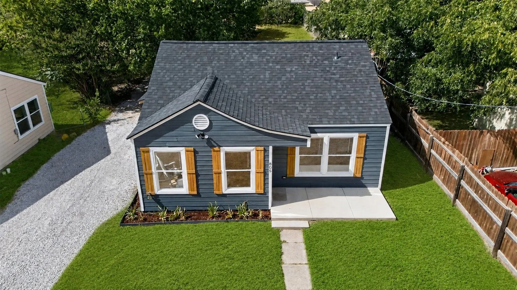 Single Family Residence For Sale in Montague County , 805 Adkins Street, Bowie, Texas 76230, 2 Bedroom, 1 Bathroom, Garage spaces, 812 Sqft, built in 1978, mls#21365372, Real Estate Agent in Bowie, Homes For Sale in Montague county, Homes For Sale in Bowie, Realtor in Bowie Texas, Real Estate Brokerage Independent Realty Texas, Luminita Cordes Realtor