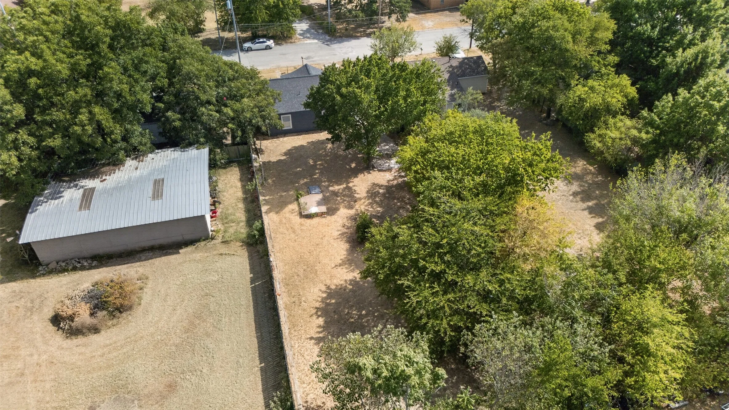Single Family Residence For Sale in Montague County , 805 Adkins Street, Bowie, Texas 76230, 2 Bedroom, 1 Bathroom, Garage spaces, 812 Sqft, built in 1978, mls#21365372, Real Estate Agent in Bowie, Homes For Sale in Montague county, Homes For Sale in Bowie, Realtor in Bowie Texas, Real Estate Brokerage Independent Realty Texas, Luminita Cordes Realtor