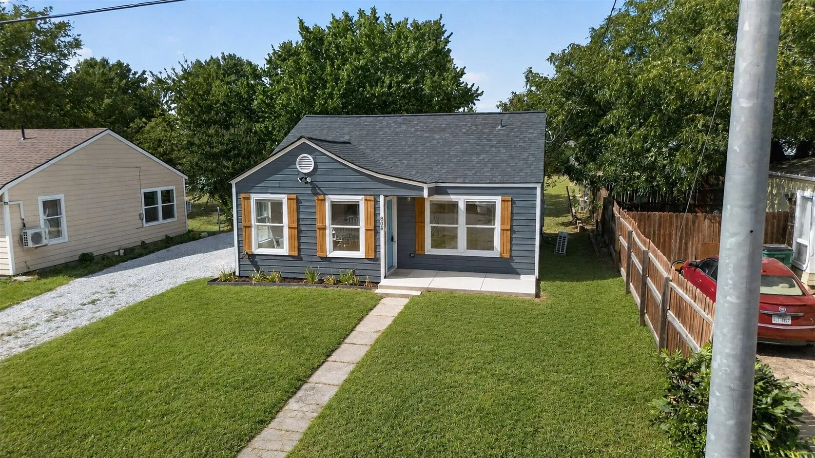 Single Family Residence For Sale in Montague County , 805 Adkins Street, Bowie, Texas 76230, 2 Bedroom, 1 Bathroom, Garage spaces, 812 Sqft, built in 1978, mls#21365372, Real Estate Agent in Bowie, Homes For Sale in Montague county, Homes For Sale in Bowie, Realtor in Bowie Texas, Real Estate Brokerage Independent Realty Texas, Luminita Cordes Realtor