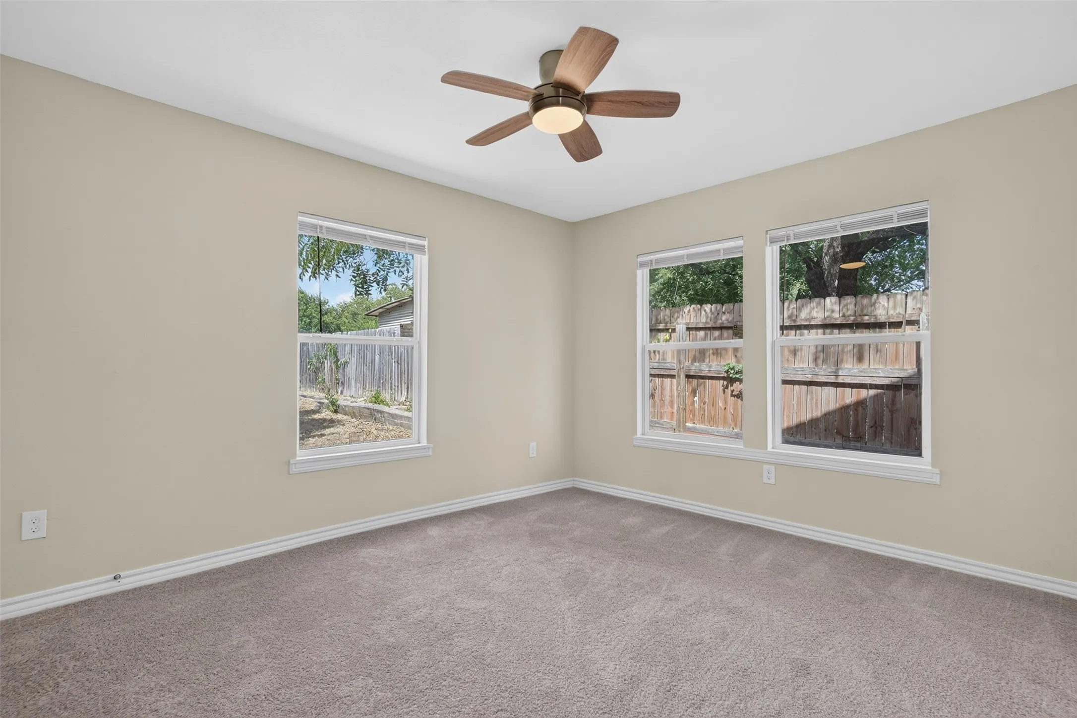 Single Family Residence For Sale in Montague County , 805 Adkins Street, Bowie, Texas 76230, 2 Bedroom, 1 Bathroom, Garage spaces, 812 Sqft, built in 1978, mls#21365372, Real Estate Agent in Bowie, Homes For Sale in Montague county, Homes For Sale in Bowie, Realtor in Bowie Texas, Real Estate Brokerage Independent Realty Texas, Luminita Cordes Realtor