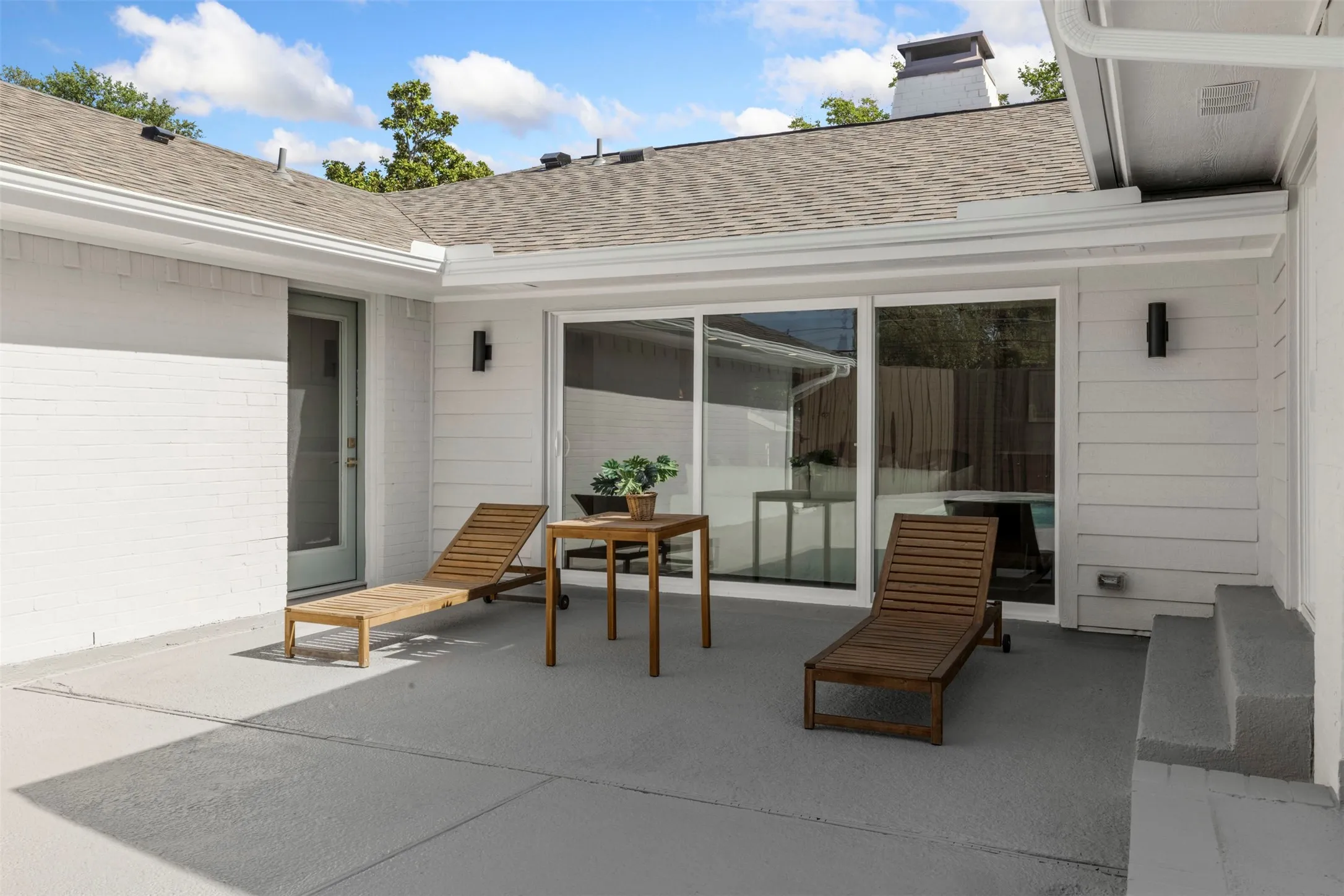 Single Family Residence For Sale in Dallas County , 6757 Orangewood Drive, Dallas, Texas 75248, 5 Bedroom, 3 Bathroom, 2 Garage spaces, 2,517 Sqft, built in 1970, mls#21358903, Real Estate Agent in Dallas, Homes For Sale in Dallas county, Homes For Sale in Dallas, Realtor in Dallas Texas, Real Estate Brokerage Independent Realty Texas, Luminita Cordes Realtor