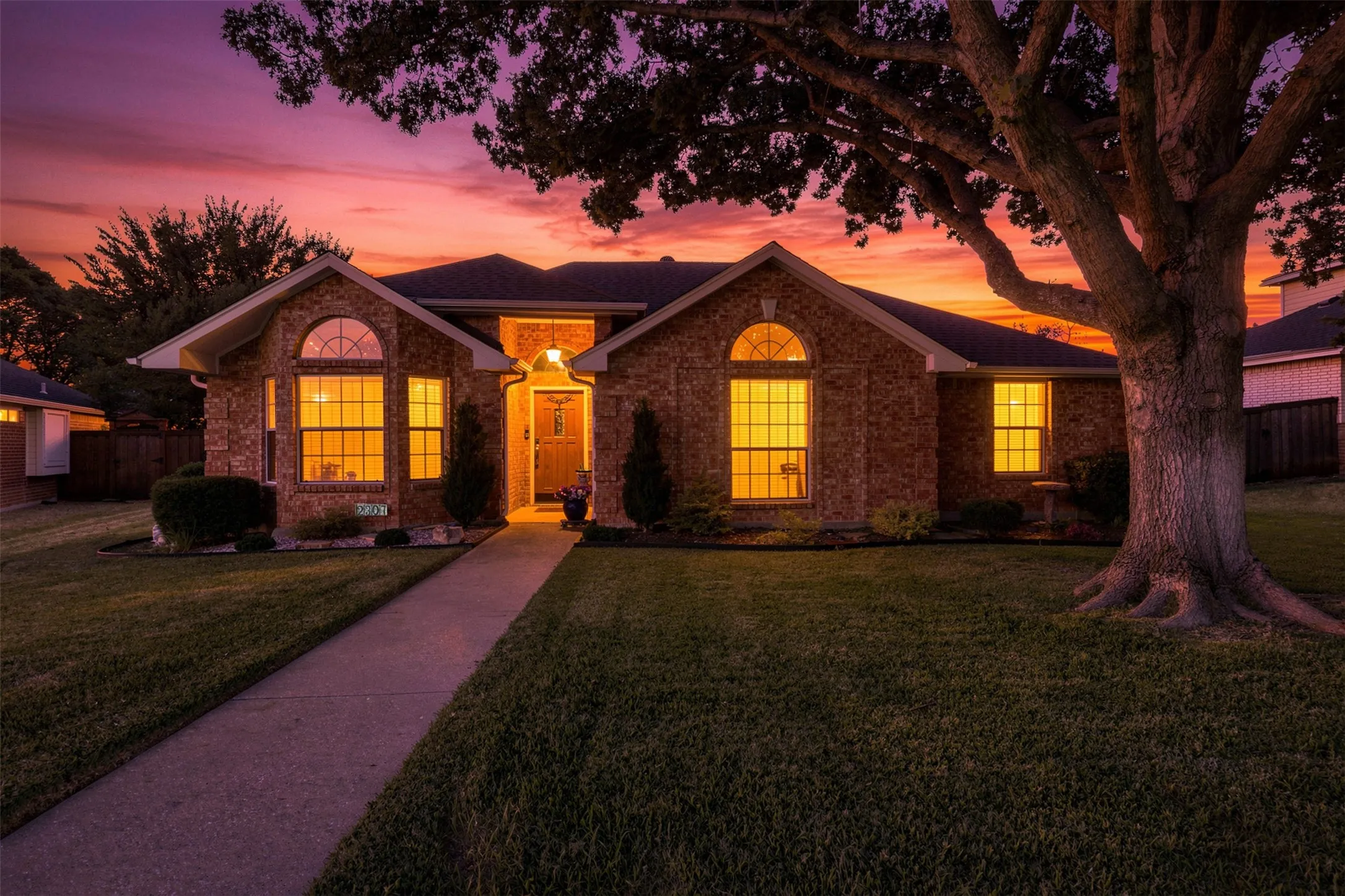 Single Family Residence For Sale in Dallas County , 2307 Bristol Drive, Carrollton, Texas 75006, 3 Bedroom, 2 Bathroom, 2 Garage spaces, 1,740 Sqft, built in 1993, mls#21365336, Real Estate Agent in Carrollton, Homes For Sale in Dallas county, Homes For Sale in Carrollton, Realtor in Carrollton Texas, Real Estate Brokerage Independent Realty Texas, Luminita Cordes Realtor