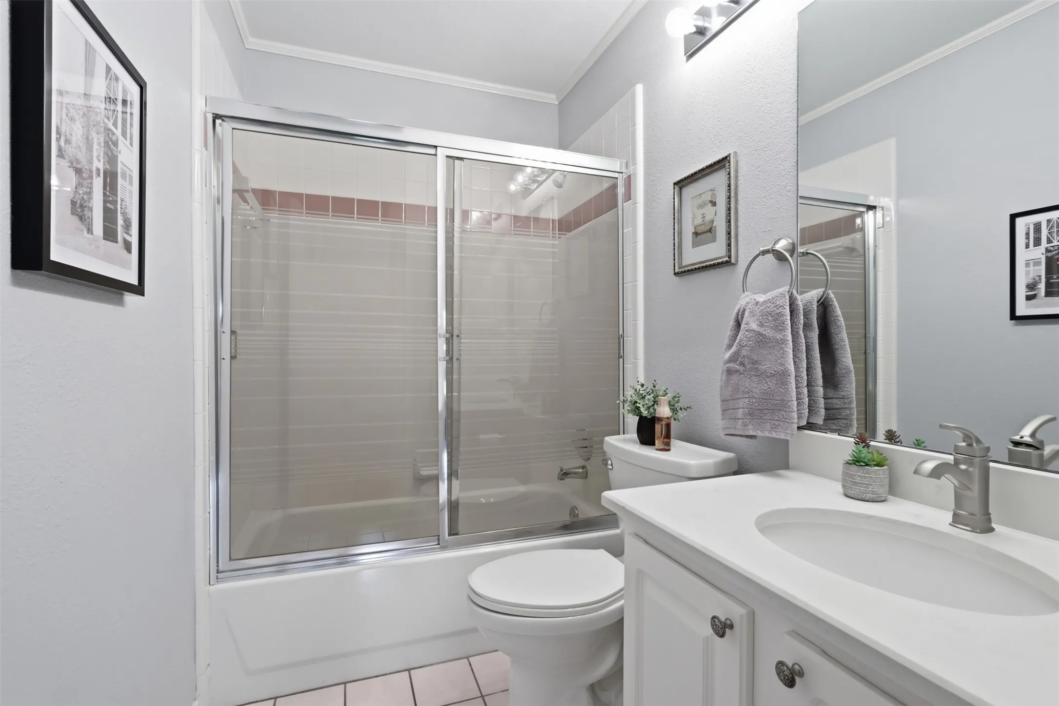 Single Family Residence For Sale in Dallas County , 2307 Bristol Drive, Carrollton, Texas 75006, 3 Bedroom, 2 Bathroom, 2 Garage spaces, 1,740 Sqft, built in 1993, mls#21365336, Real Estate Agent in Carrollton, Homes For Sale in Dallas county, Homes For Sale in Carrollton, Realtor in Carrollton Texas, Real Estate Brokerage Independent Realty Texas, Luminita Cordes Realtor