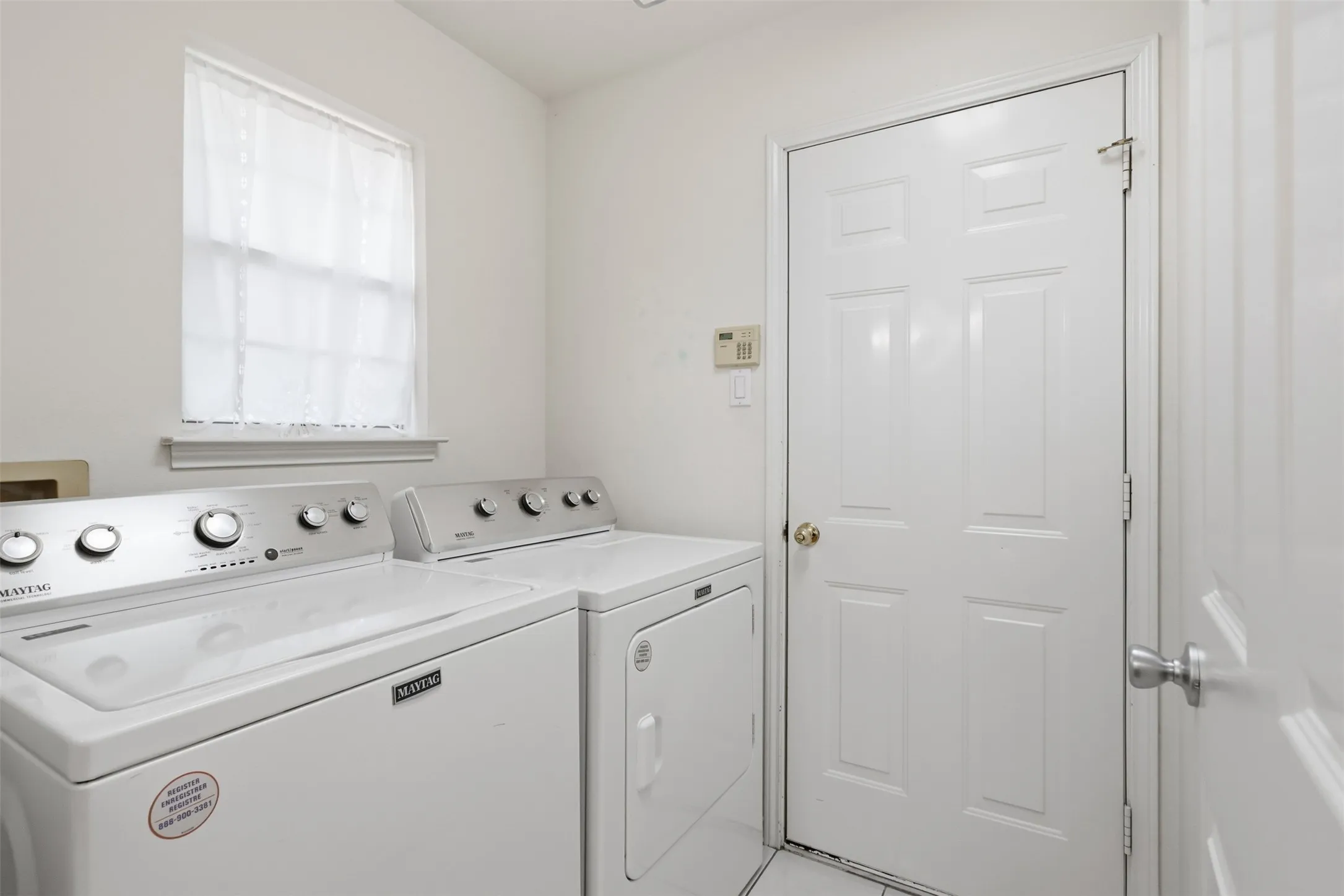 Single Family Residence For Sale in Dallas County , 2307 Bristol Drive, Carrollton, Texas 75006, 3 Bedroom, 2 Bathroom, 2 Garage spaces, 1,740 Sqft, built in 1993, mls#21365336, Real Estate Agent in Carrollton, Homes For Sale in Dallas county, Homes For Sale in Carrollton, Realtor in Carrollton Texas, Real Estate Brokerage Independent Realty Texas, Luminita Cordes Realtor