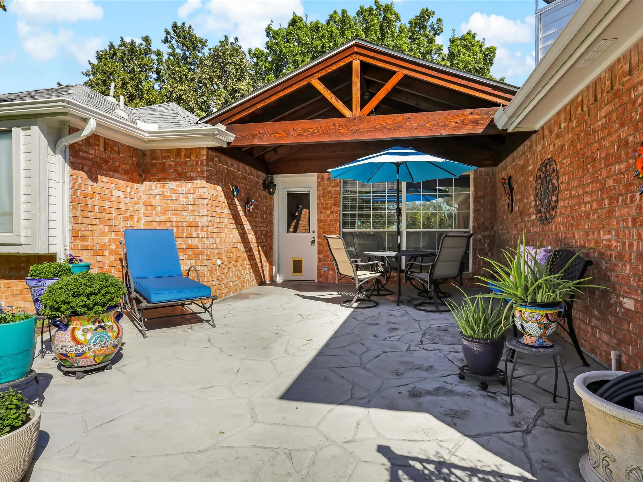 Single Family Residence For Sale in Dallas County , 2307 Bristol Drive, Carrollton, Texas 75006, 3 Bedroom, 2 Bathroom, 2 Garage spaces, 1,740 Sqft, built in 1993, mls#21365336, Real Estate Agent in Carrollton, Homes For Sale in Dallas county, Homes For Sale in Carrollton, Realtor in Carrollton Texas, Real Estate Brokerage Independent Realty Texas, Luminita Cordes Realtor