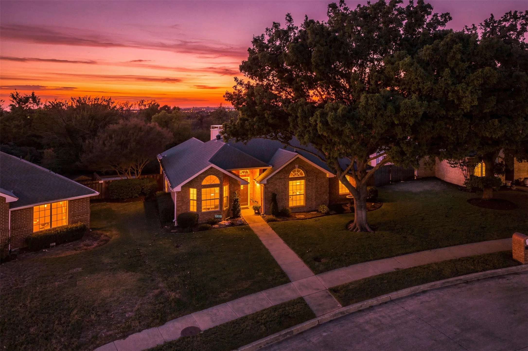 Single Family Residence For Sale in Dallas County , 2307 Bristol Drive, Carrollton, Texas 75006, 3 Bedroom, 2 Bathroom, 2 Garage spaces, 1,740 Sqft, built in 1993, mls#21365336, Real Estate Agent in Carrollton, Homes For Sale in Dallas county, Homes For Sale in Carrollton, Realtor in Carrollton Texas, Real Estate Brokerage Independent Realty Texas, Luminita Cordes Realtor