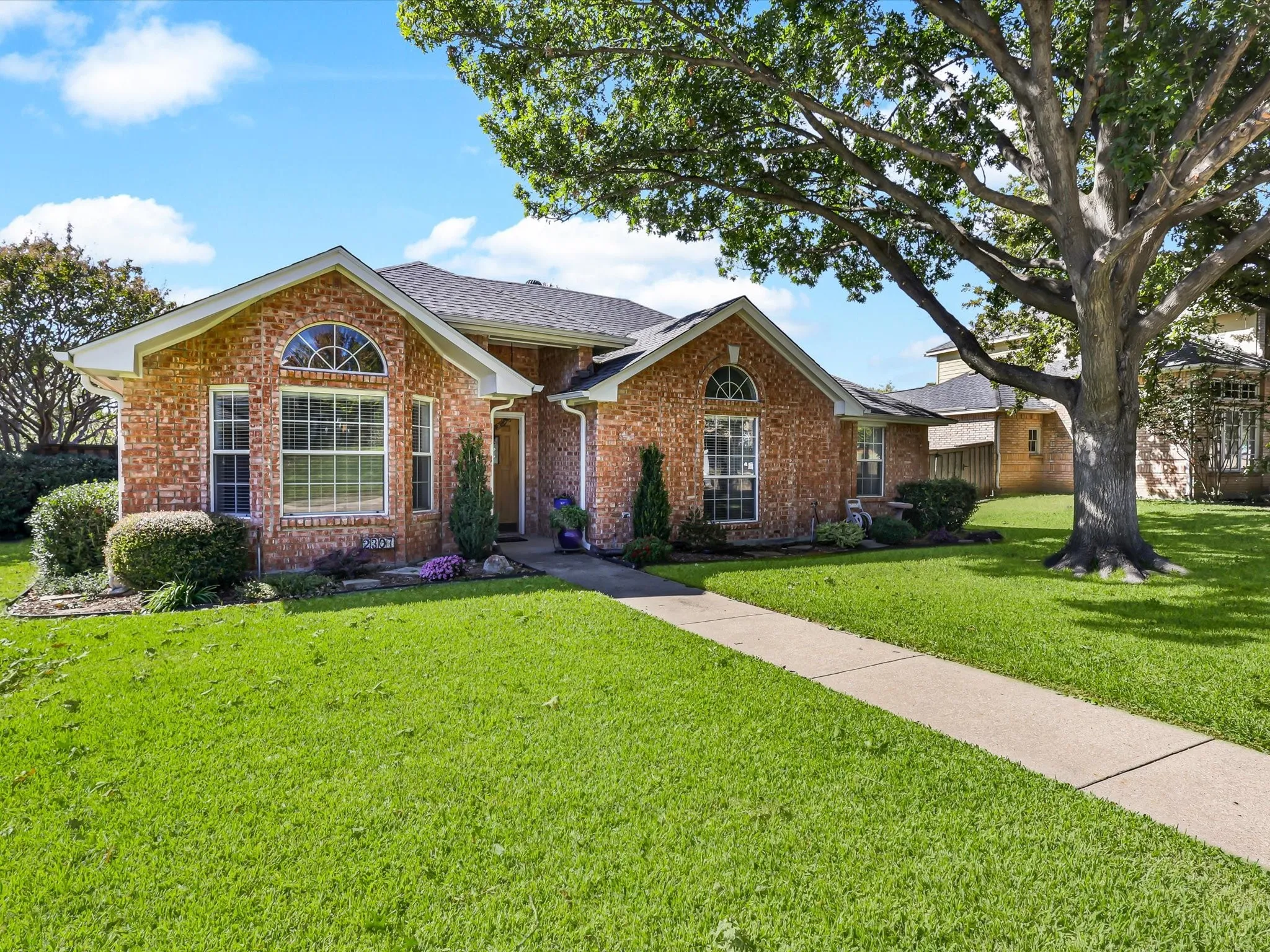Single Family Residence For Sale in Dallas County , 2307 Bristol Drive, Carrollton, Texas 75006, 3 Bedroom, 2 Bathroom, 2 Garage spaces, 1,740 Sqft, built in 1993, mls#21365336, Real Estate Agent in Carrollton, Homes For Sale in Dallas county, Homes For Sale in Carrollton, Realtor in Carrollton Texas, Real Estate Brokerage Independent Realty Texas, Luminita Cordes Realtor